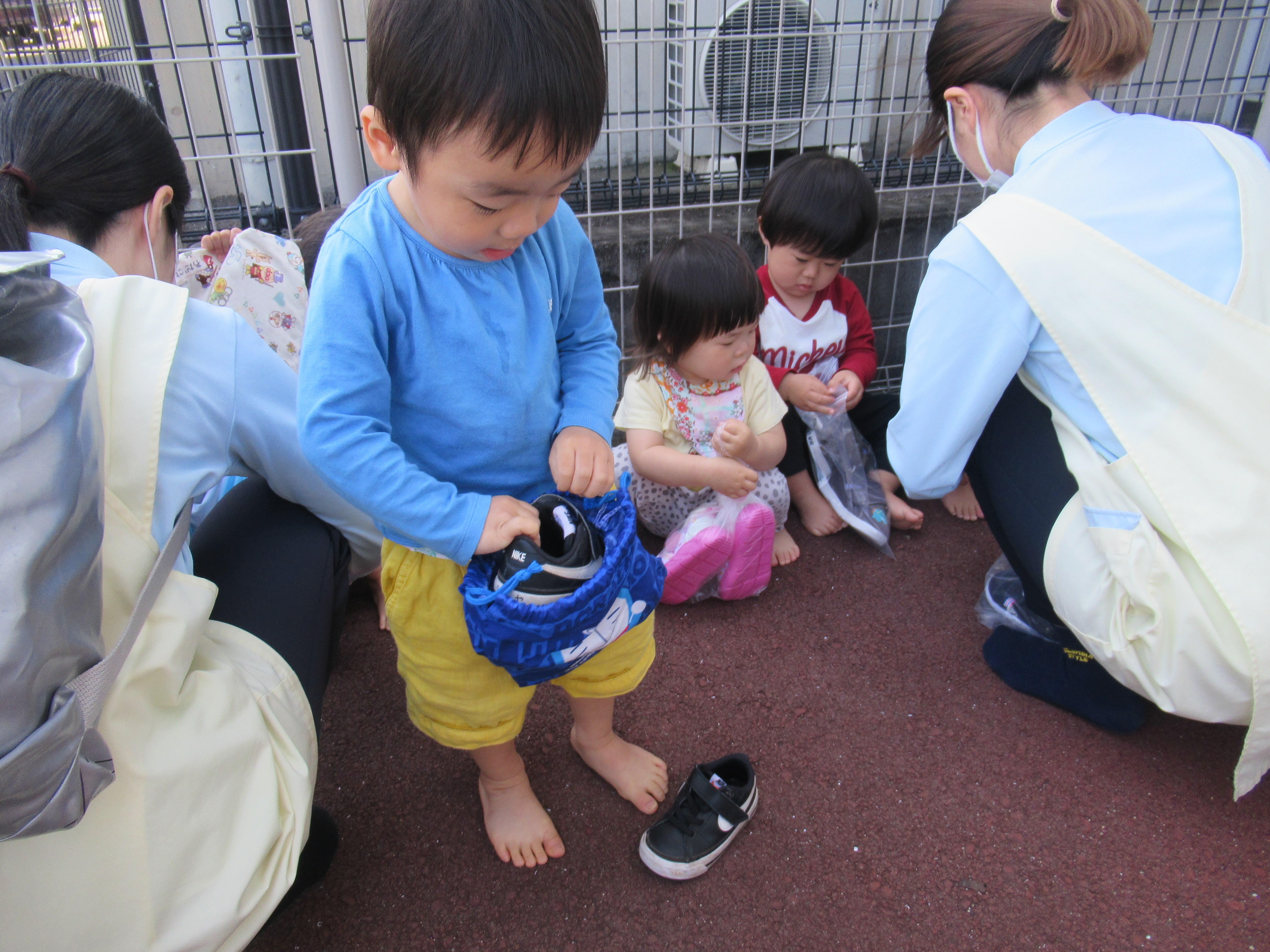 落ち着いて避難靴をはこう！