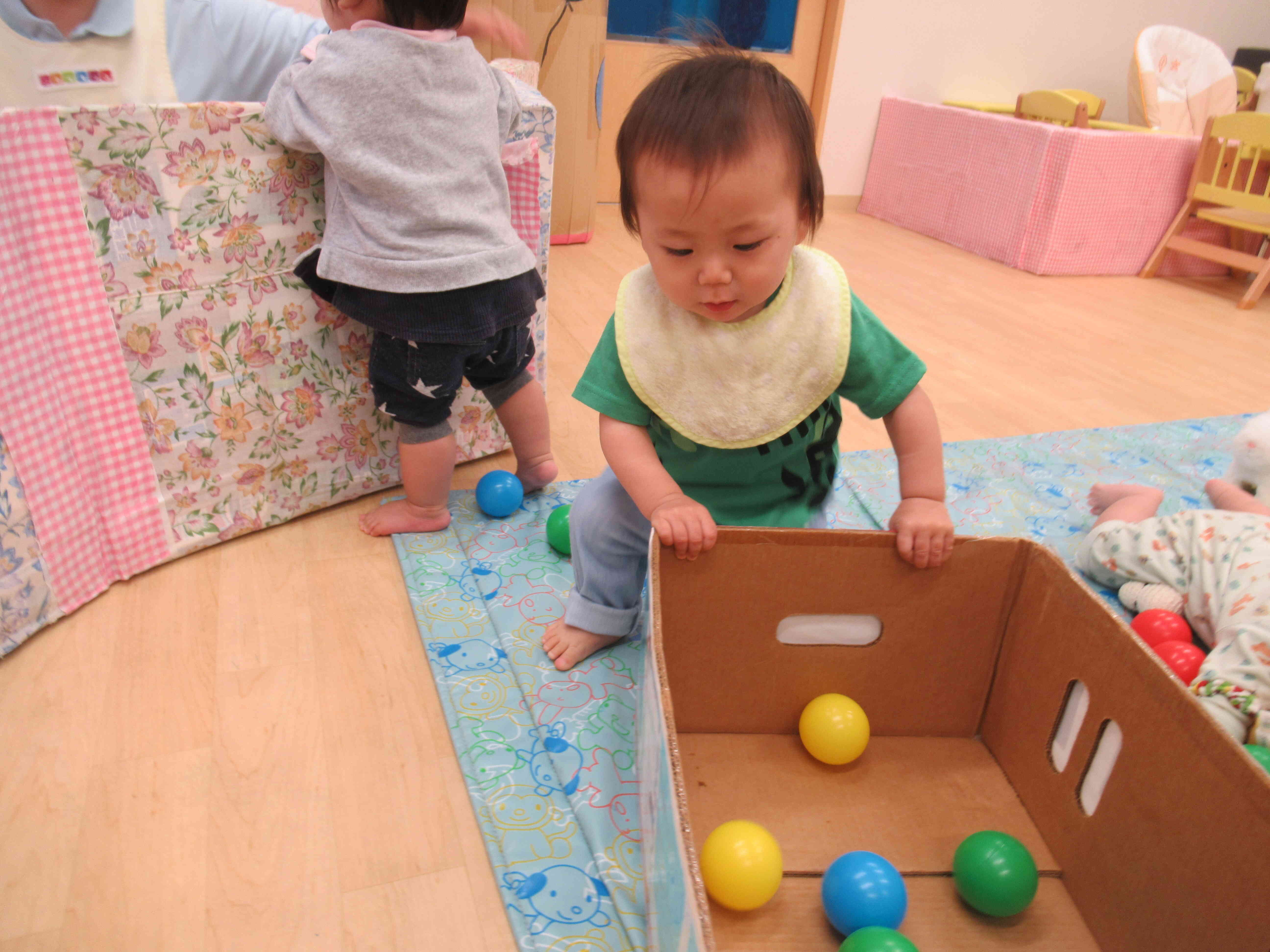 みんなでボールで遊ぶよ♪