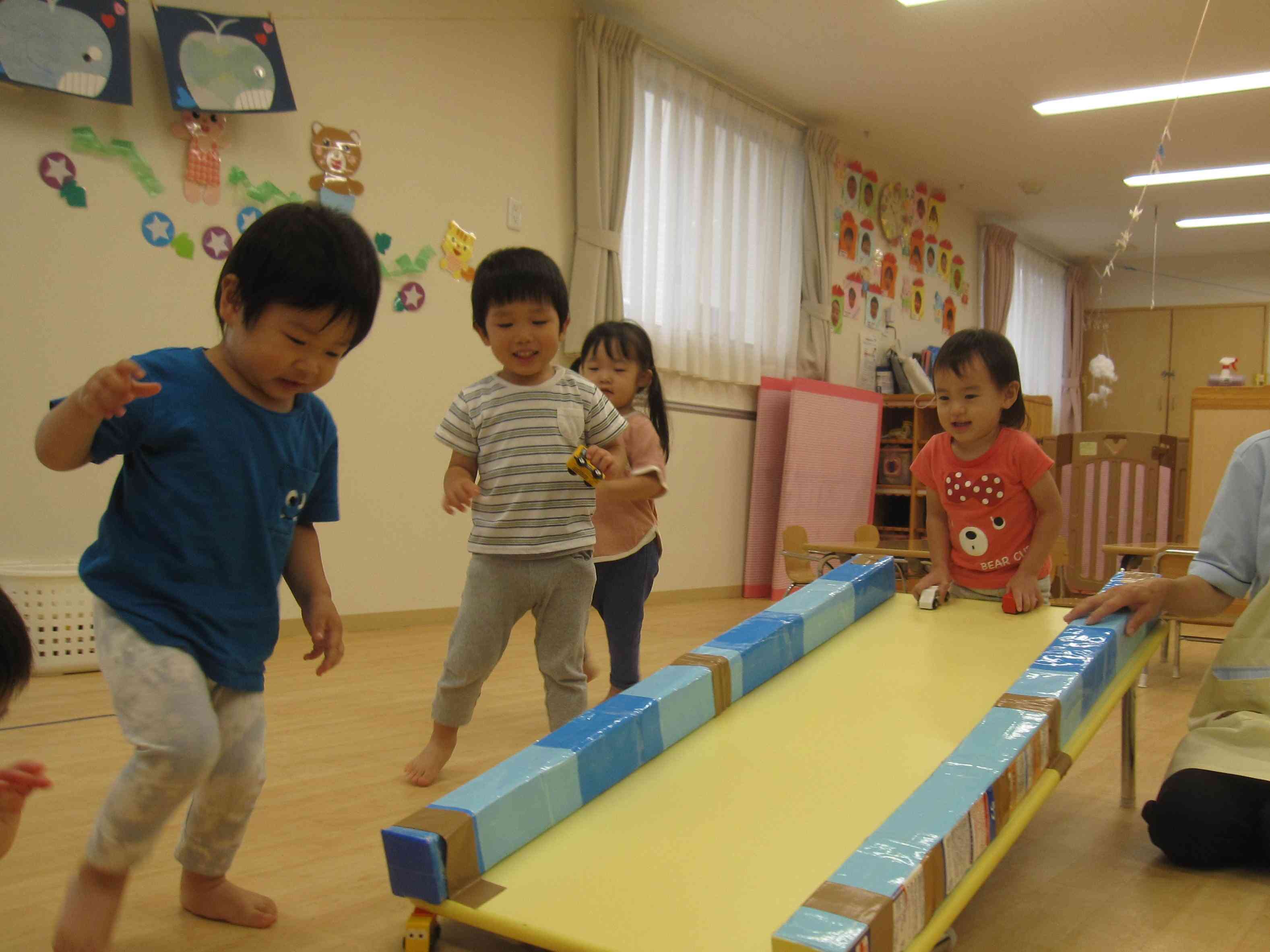 坂道をシューッ！