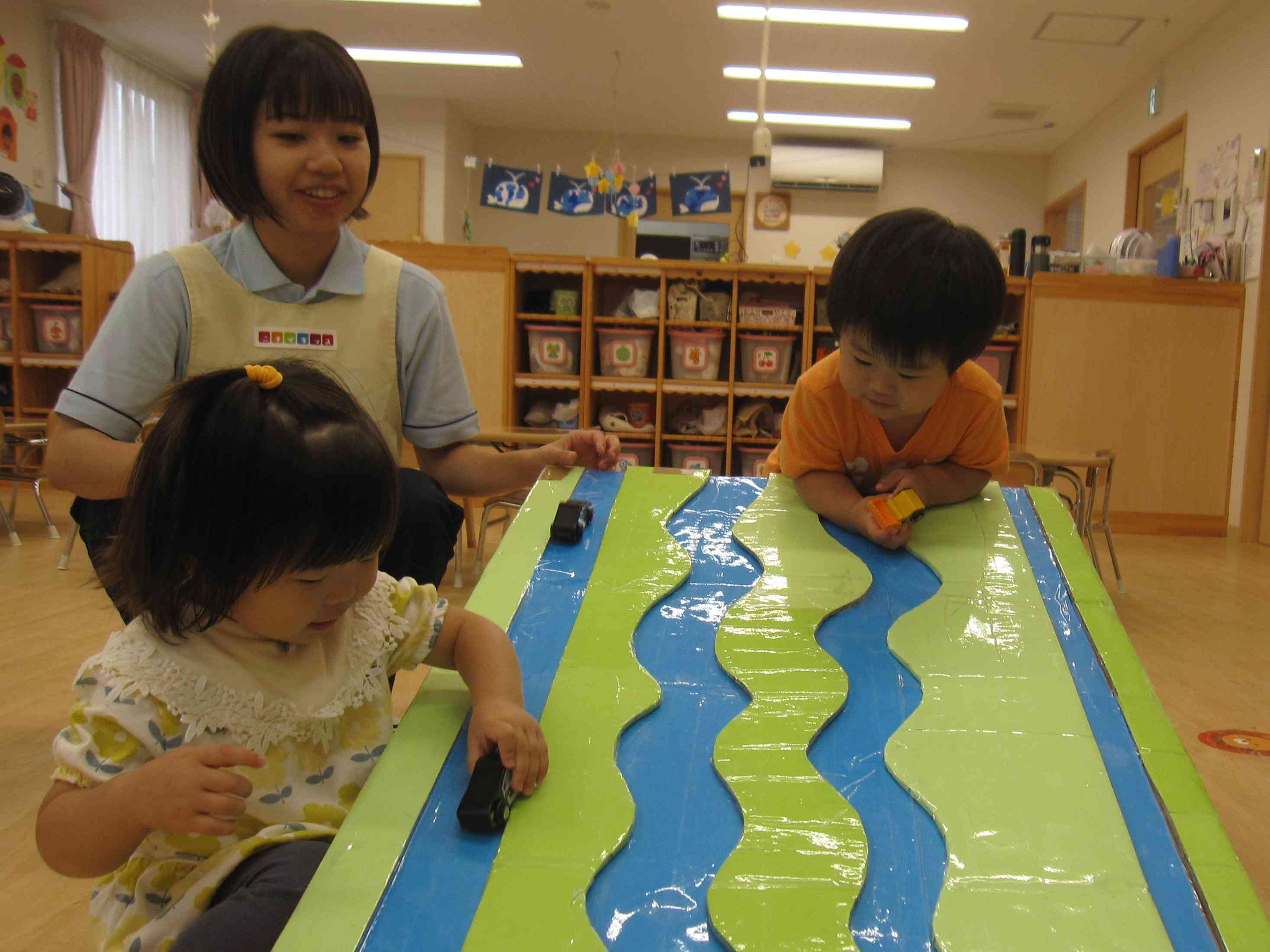 あひる組さんも車を走らせるのがとっても上手です！