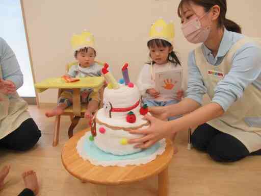 4月生まれの子どもたちにケーキのプレゼントです☆