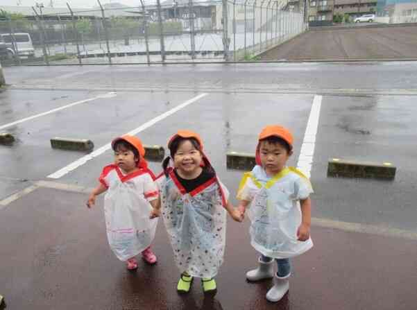 雨の日の散歩に出かけたよ♬（1・2歳児）