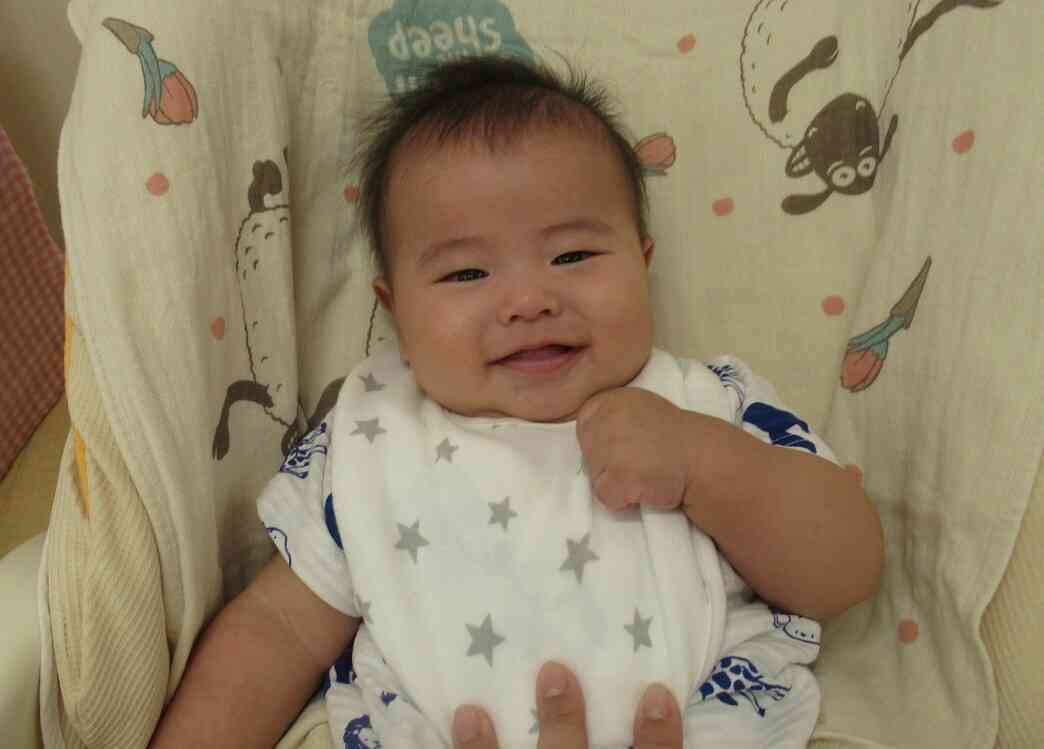 新しいお友だちが増えました（0歳児）