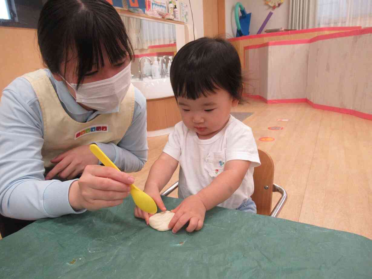 小麦粉粘土を触ってみよう！