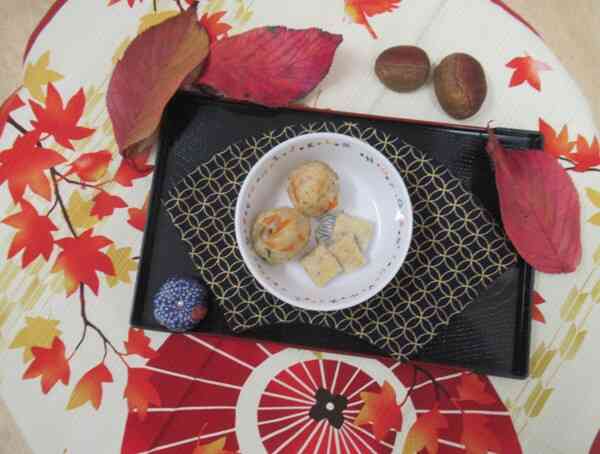 11月21日（金）里芋のいももちと吹き寄せご飯のおにぎり