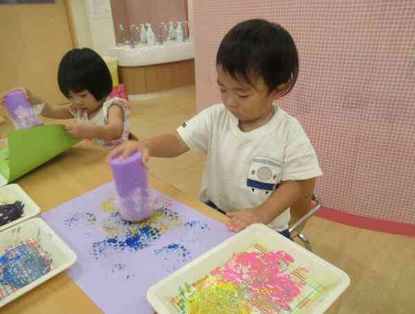 上手にスタンプできたね!真っすぐ押すと上手に押せることに気が付いたね!