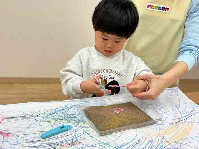 ハサミでちょっきん！できるかな？