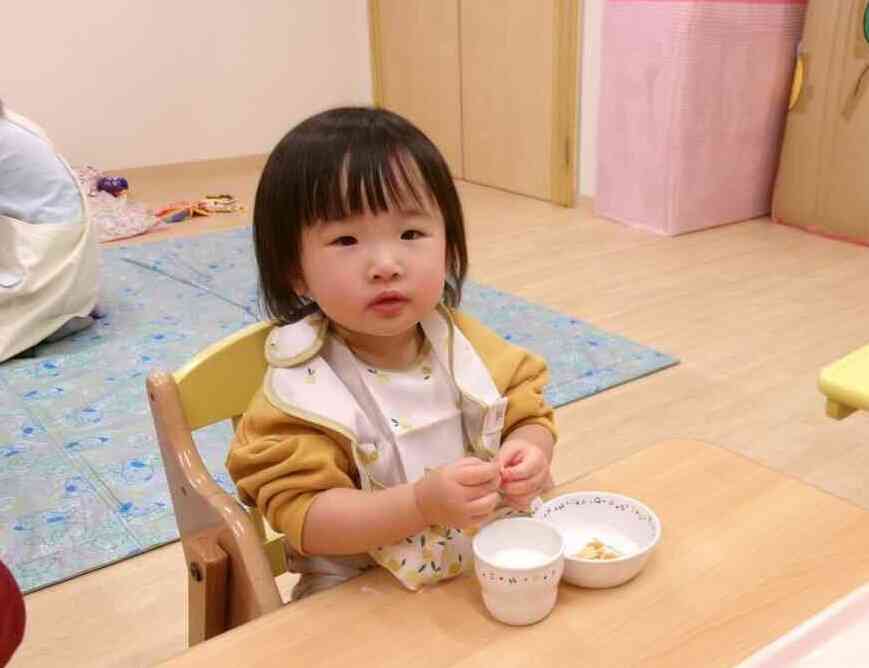 おやつを食べています☆