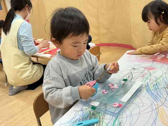 先生に見守られながら挑戦…!できるかな?