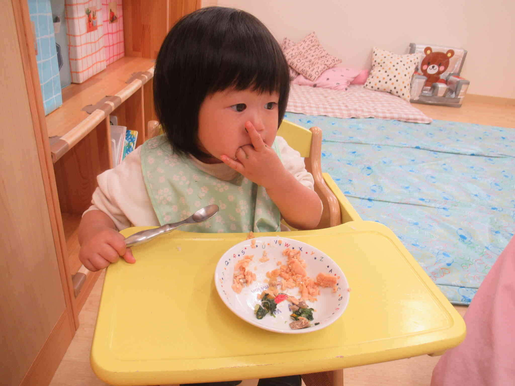 ひよこ組の給食風景②