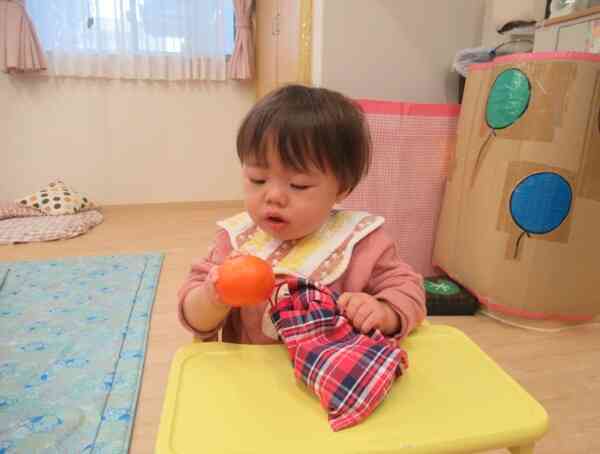 ぼくの袋からは、みかんが出てきたよ。