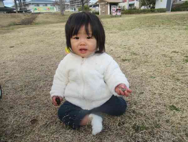 みんなのところまでハイハイするよ！