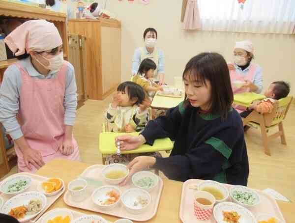 一緒に給食を食べたよ♡（食べることは生きることの体感）
