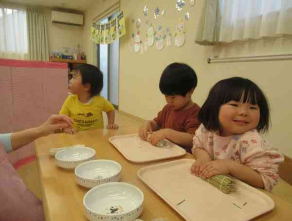 刻みのりを使って恵方巻きを作りました！