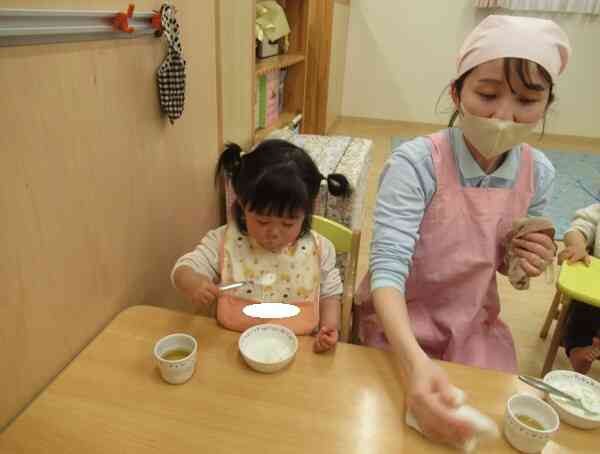 自分でたべたいよ♪