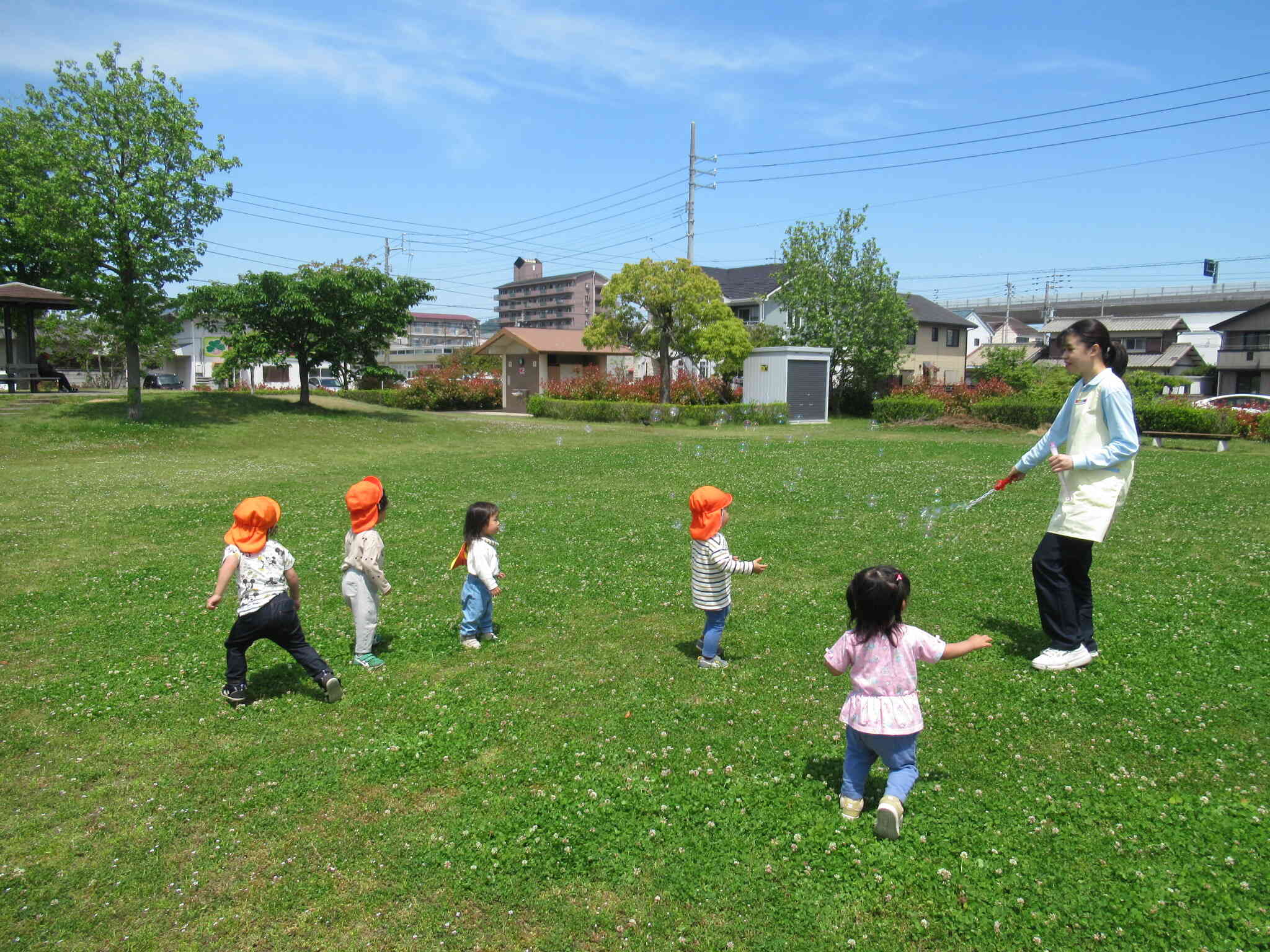 お天気がいい日は公園でおもいっきり遊んでいます♪