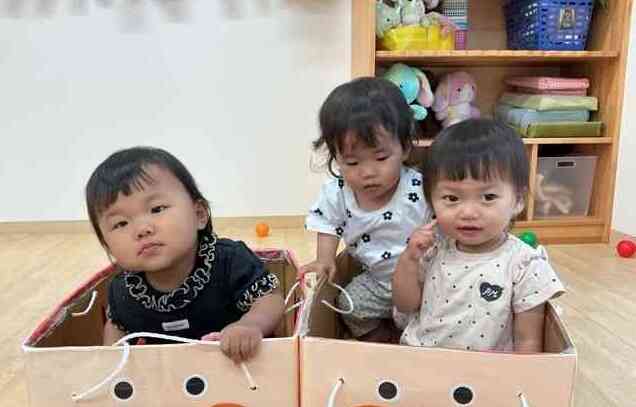 箱車で遊んだよ(1歳児)