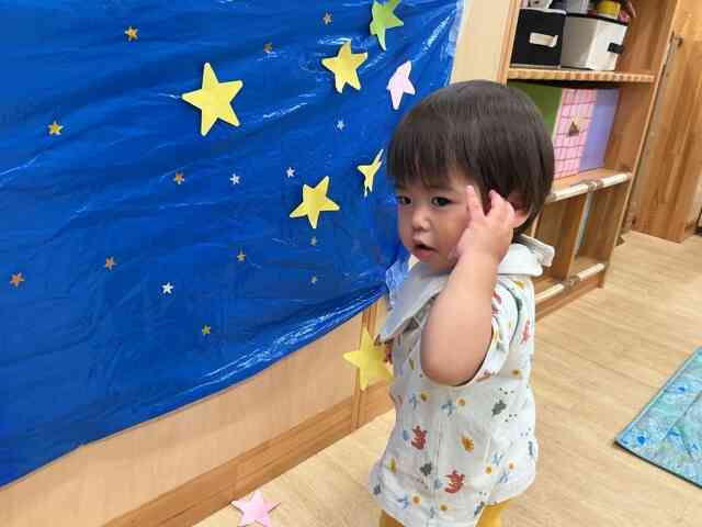0歳児さんもたくさんお星様を貼ってくれました♪