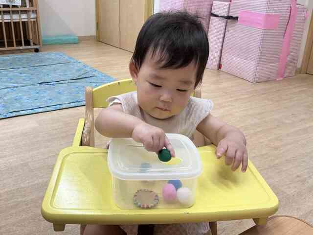 指先を使って遊ぼう（０歳児）