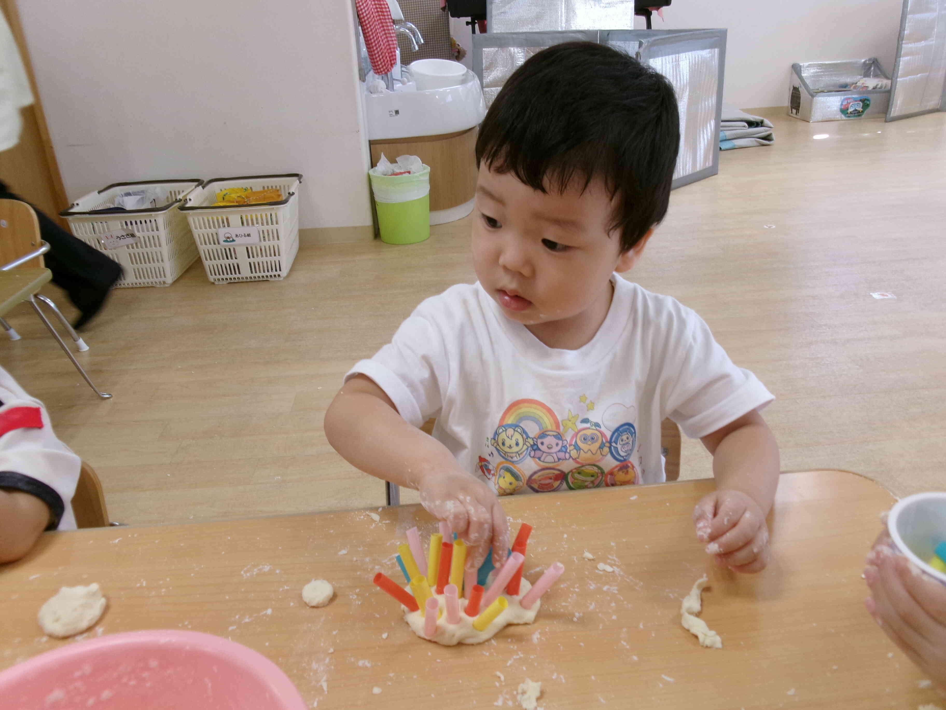 小麦粉粘土で遊んだよ～あひる・うさぎ組～