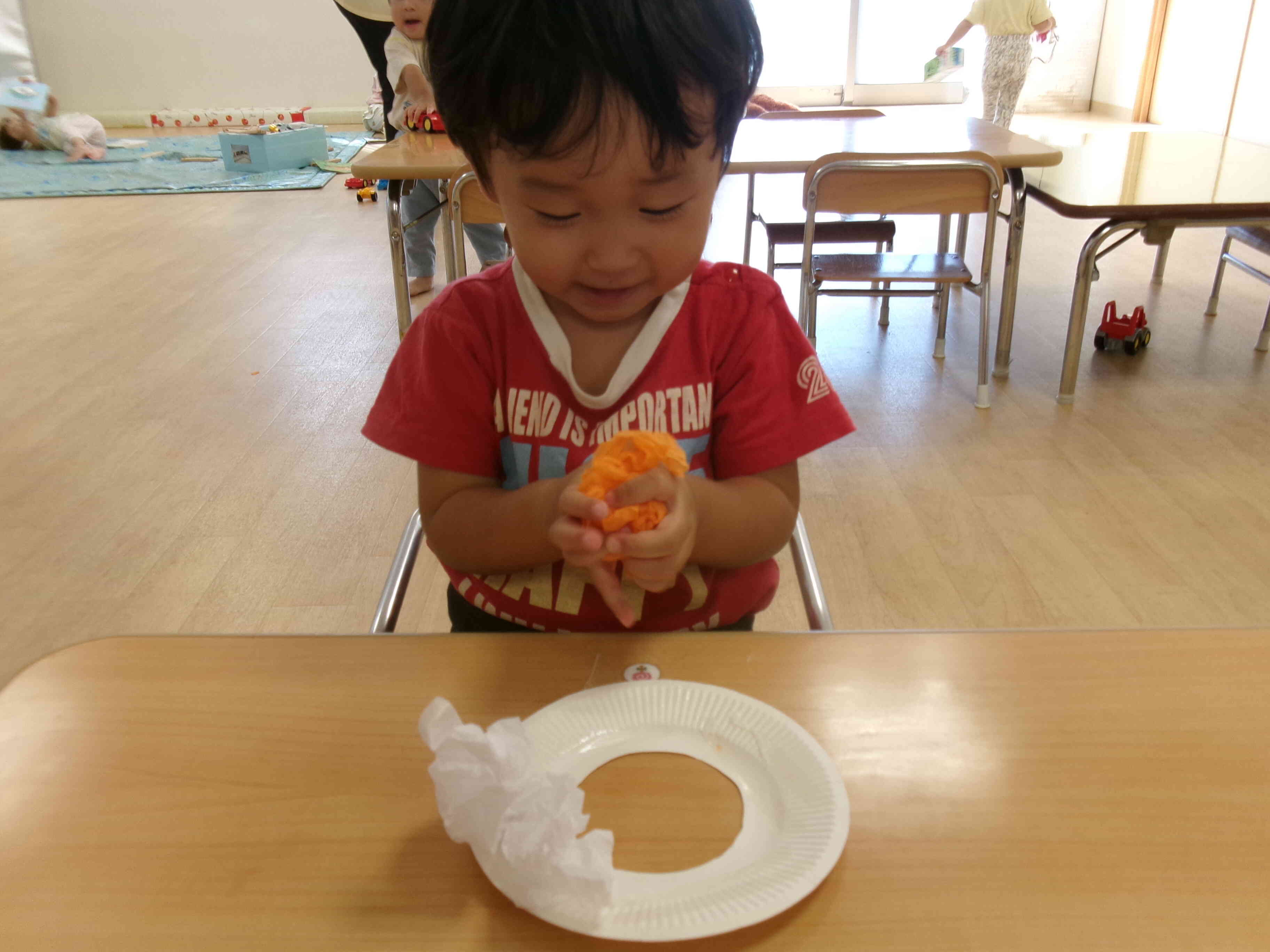 くしゃくしゃ！感触が面白いね！