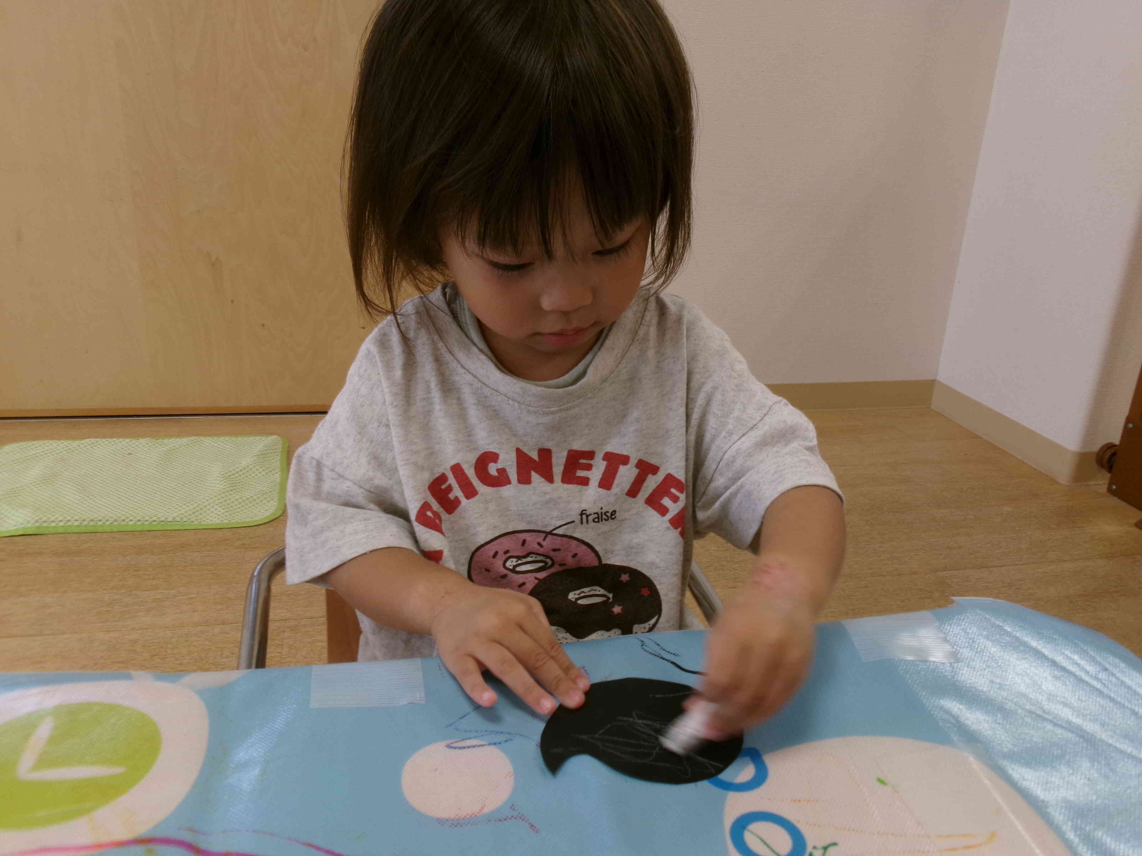 クレヨンでかきかき〜！