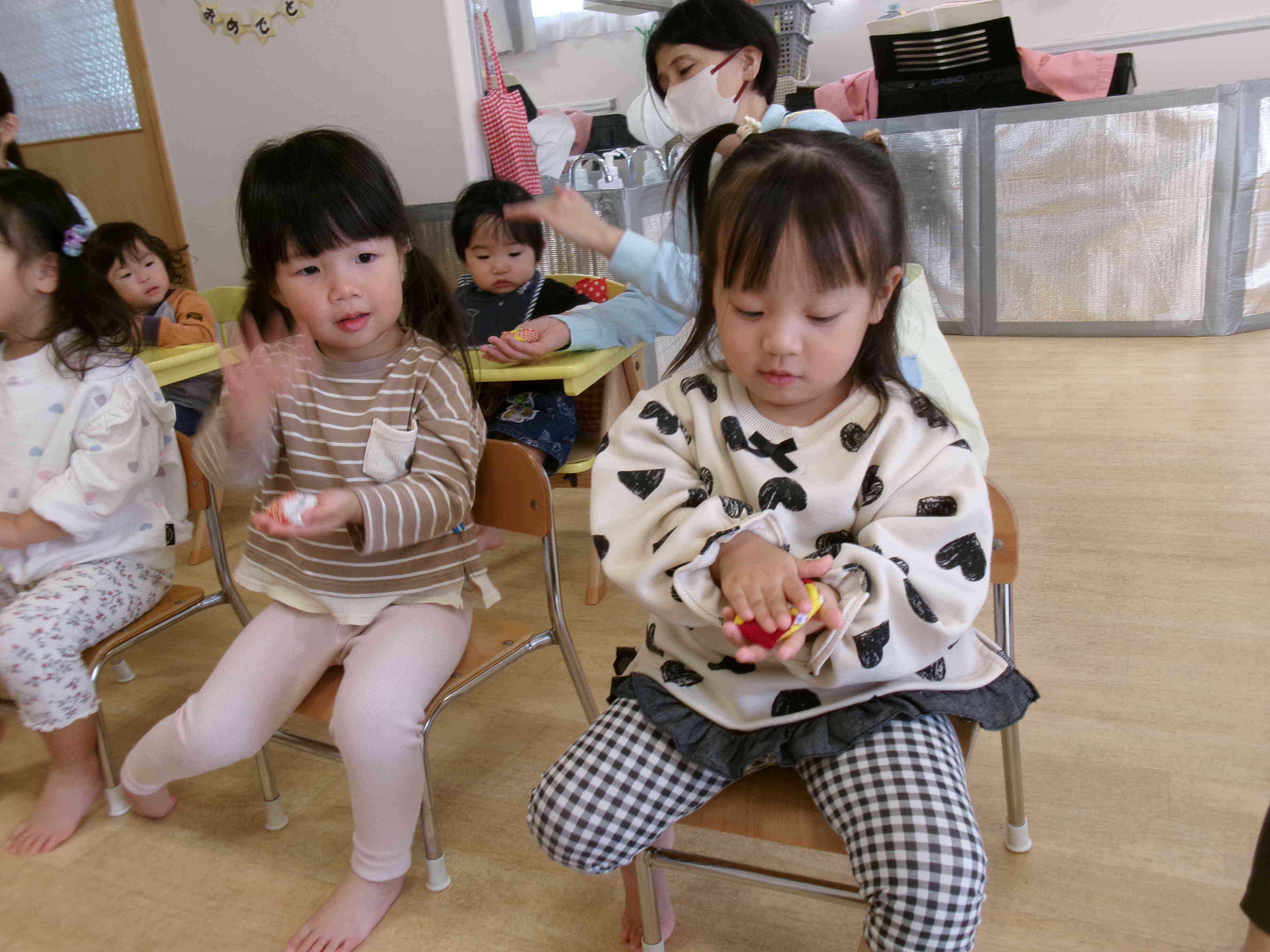 おもちが焼けたのわらべうた♪