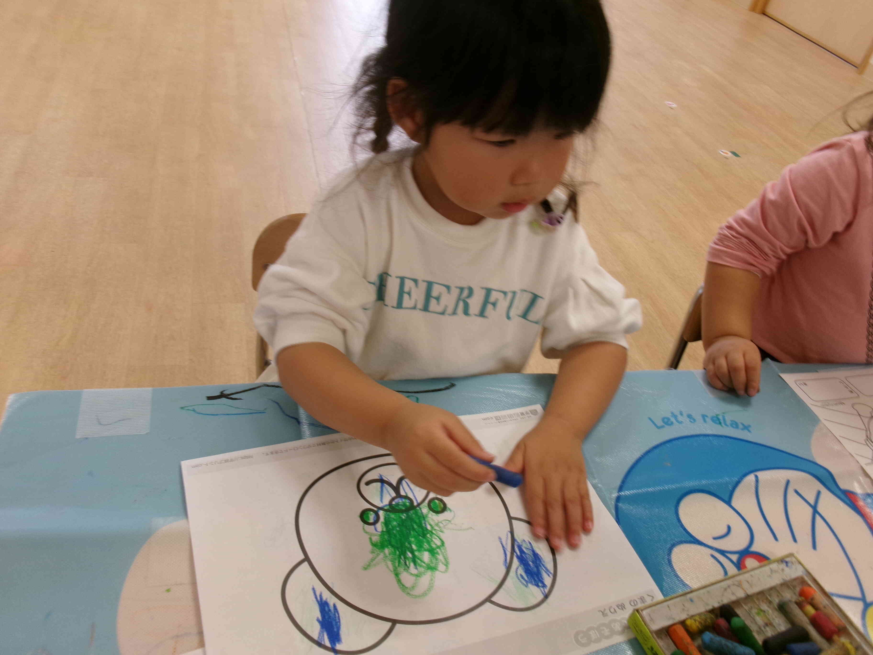 ここはあお色で塗ってみよう！