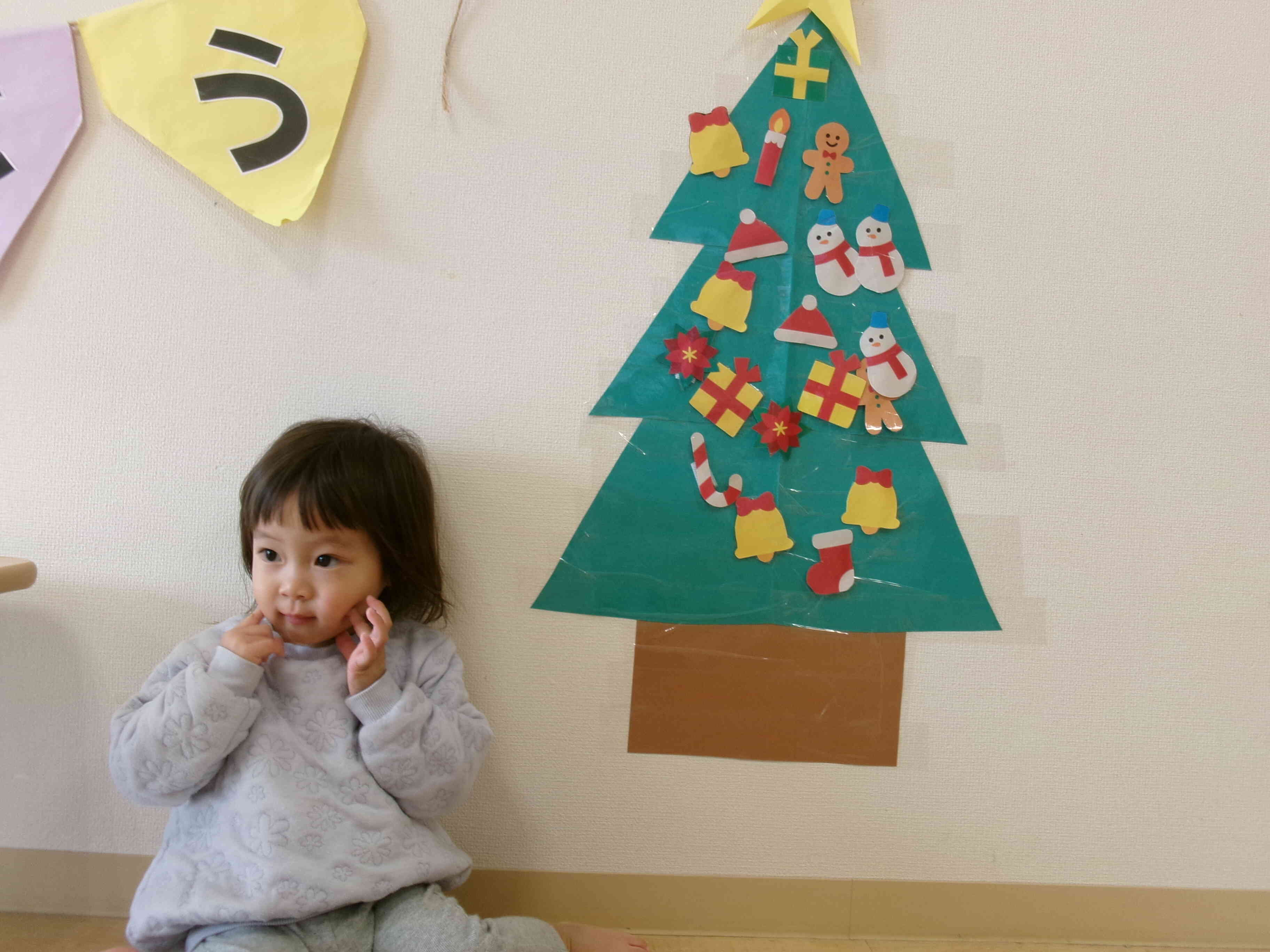 クリスマスツリーの前でパシャリ！