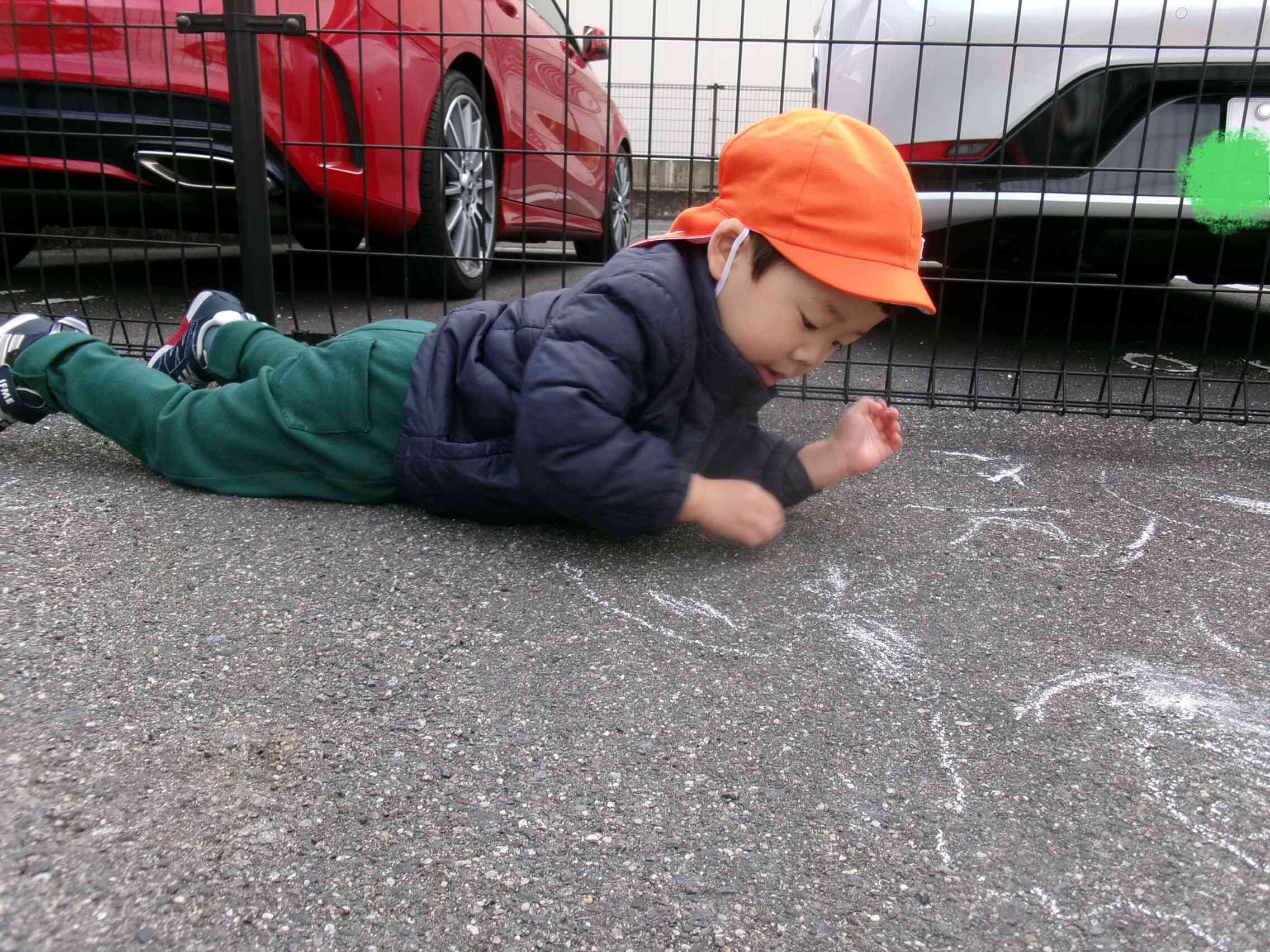 チョークでお絵描き‼︎〜うさぎ組、あひる組〜