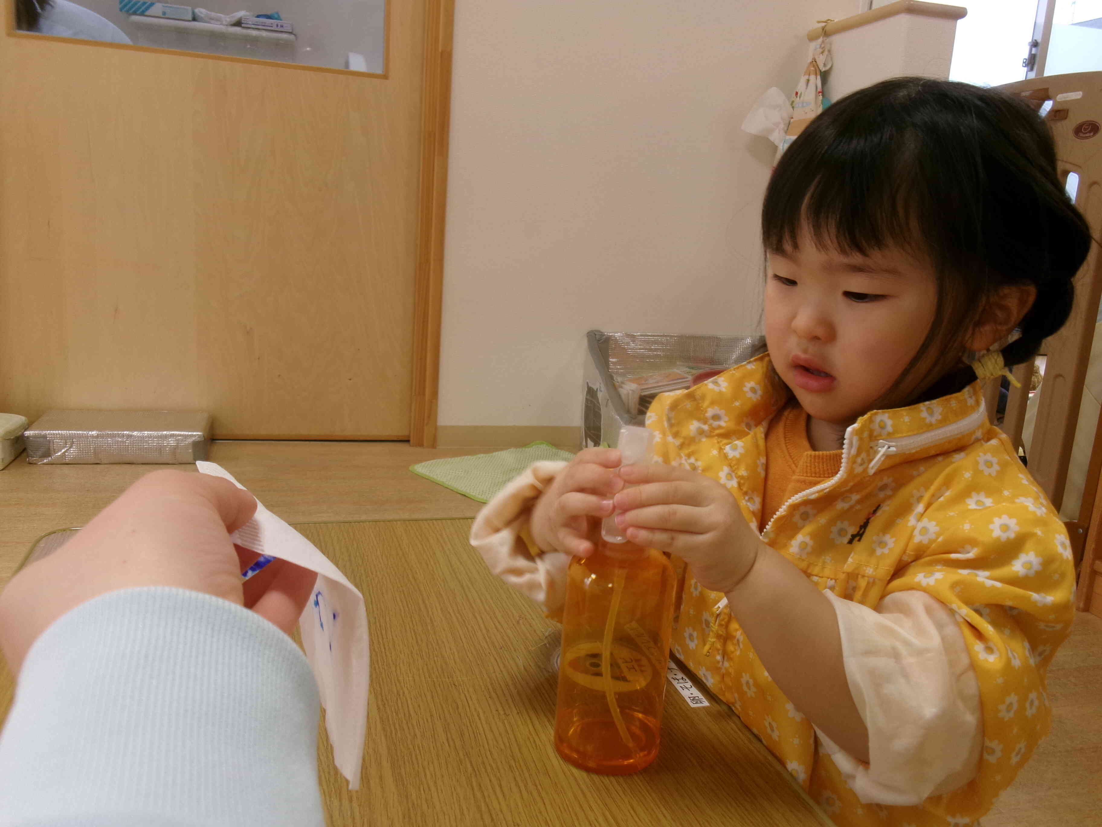 お水をシュッ！