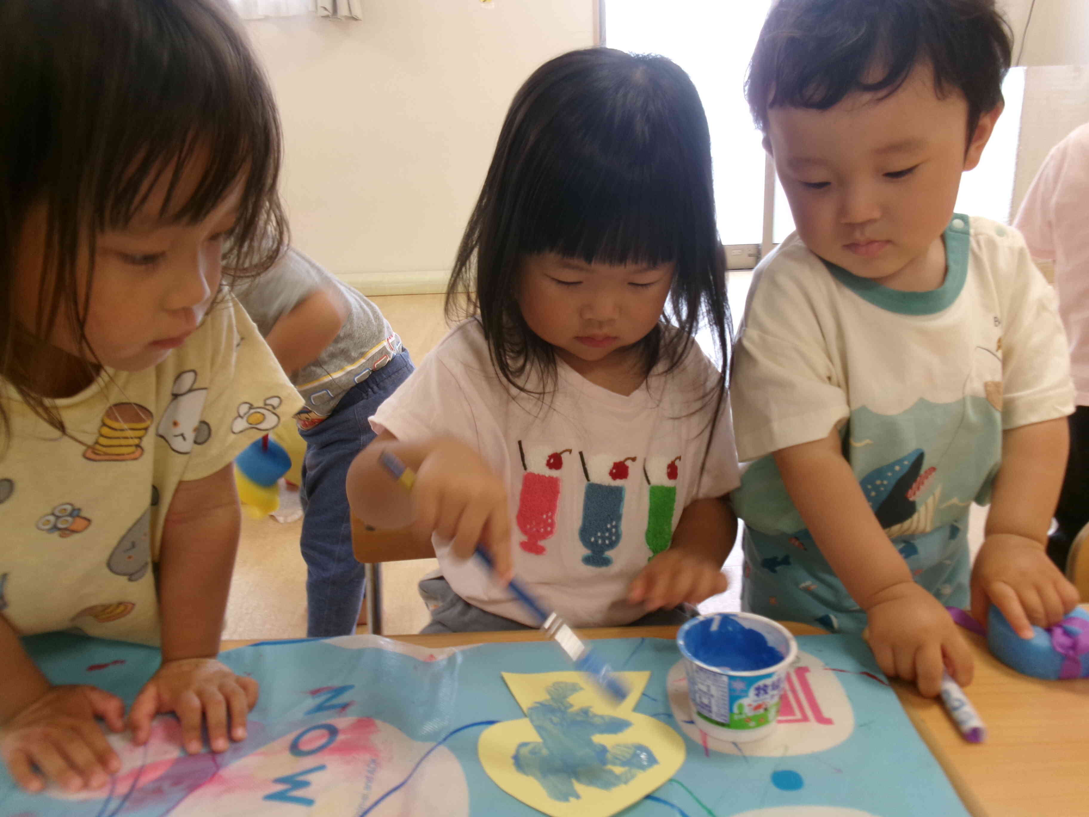 絵の具あそび、楽しいね！