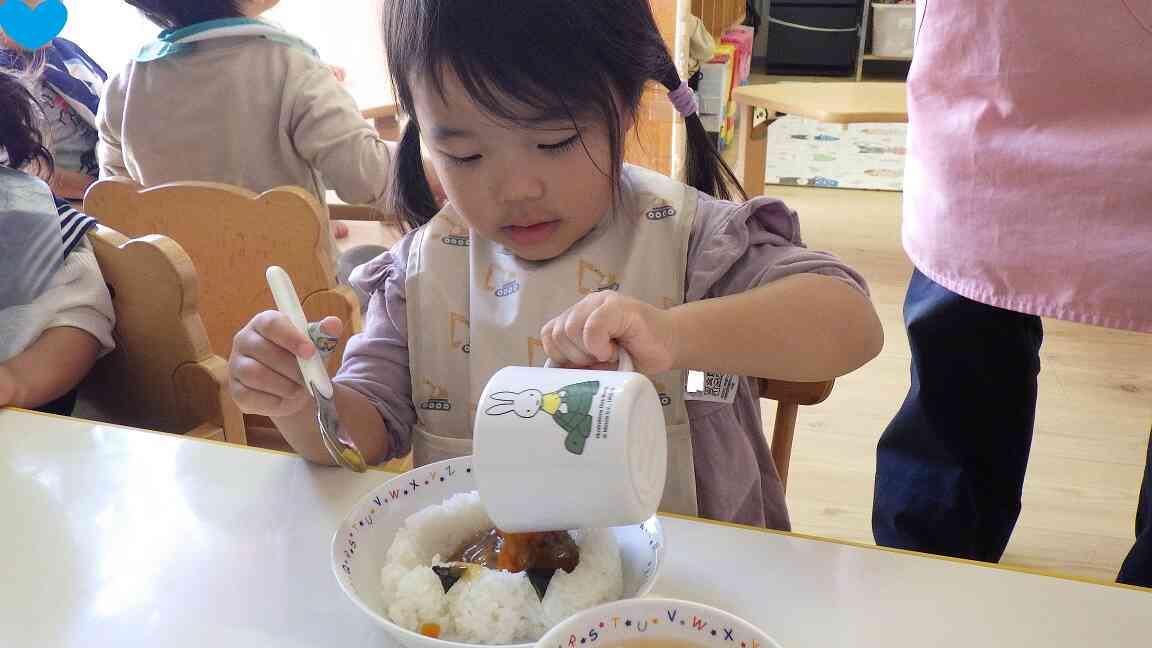 お給食はみんな大好きカレー♪