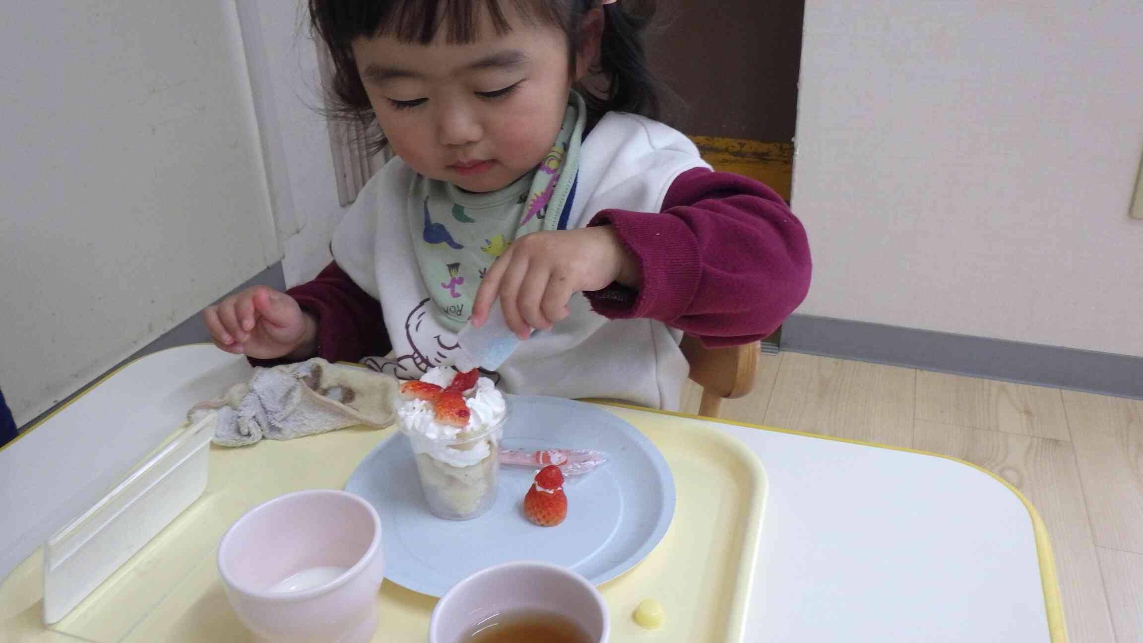 フリフリ♪かわいいパフェに大変身だね！