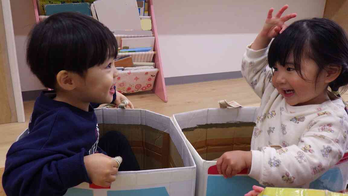 バスに乗って揺られてる！ゴーゴー！