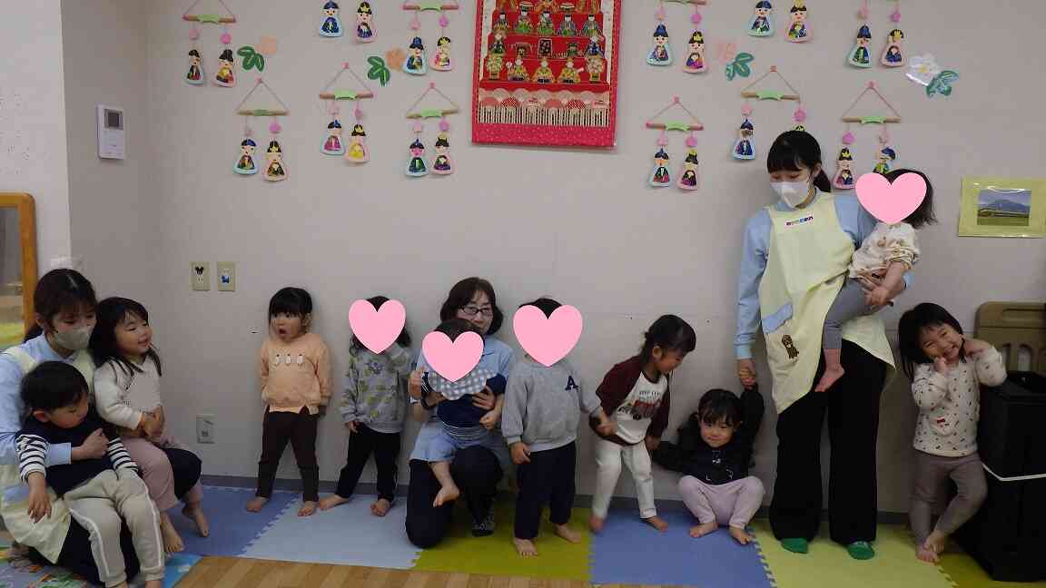 お雛飾りと一緒にハイ、チーズ!