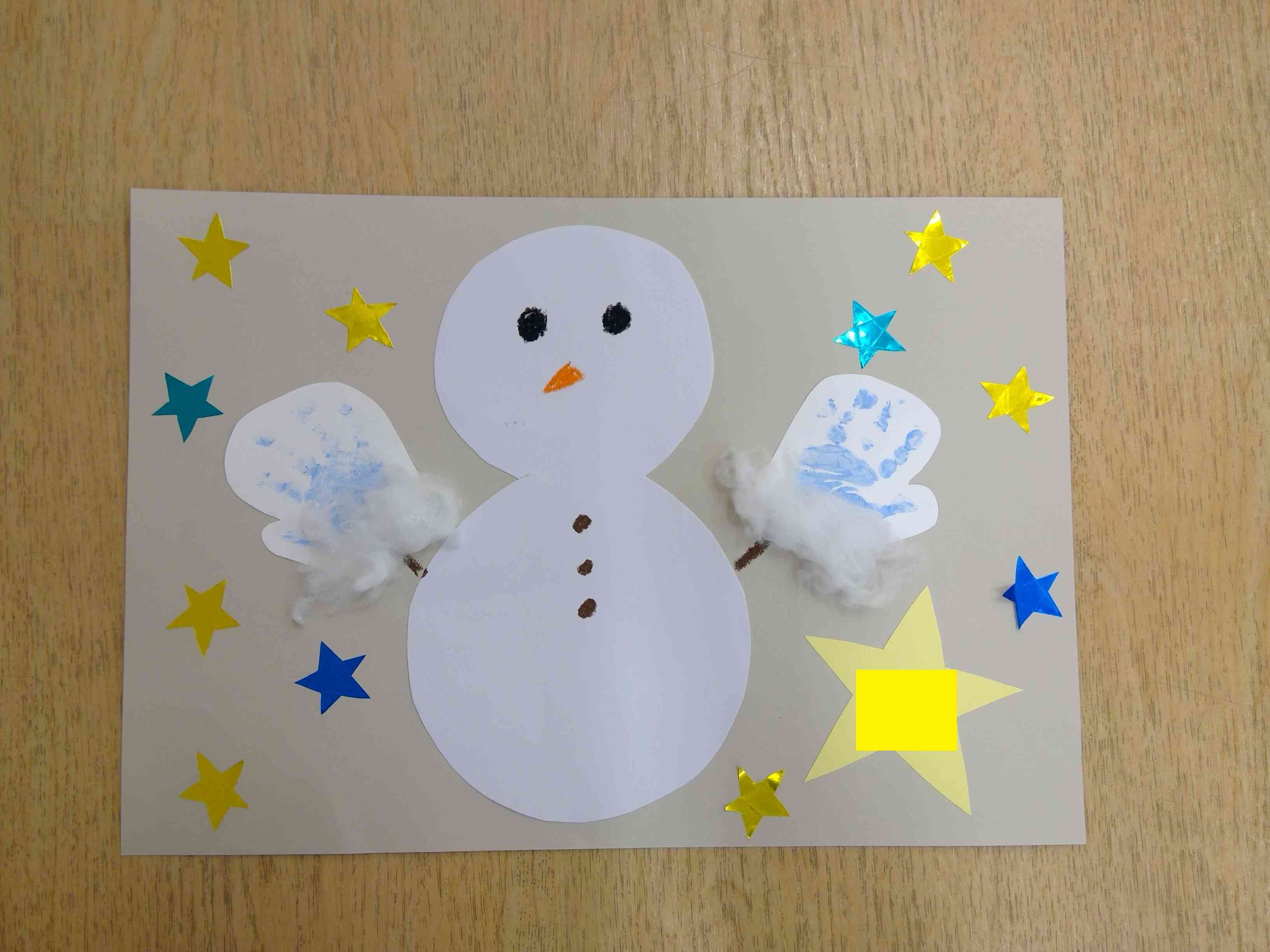 手形の手袋は雪だるまさんの手袋に変身！