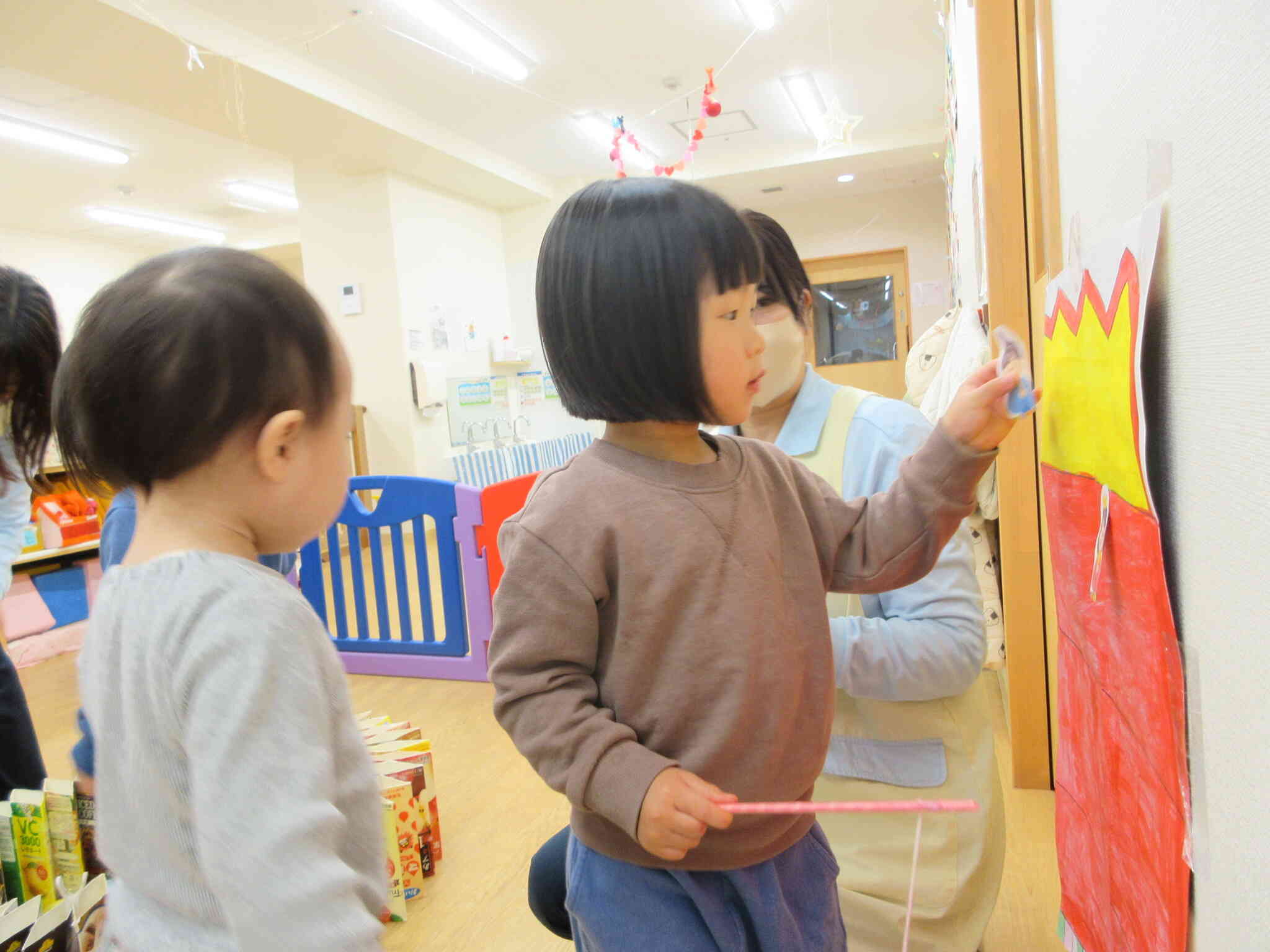 どこに貼ろうかな・・・