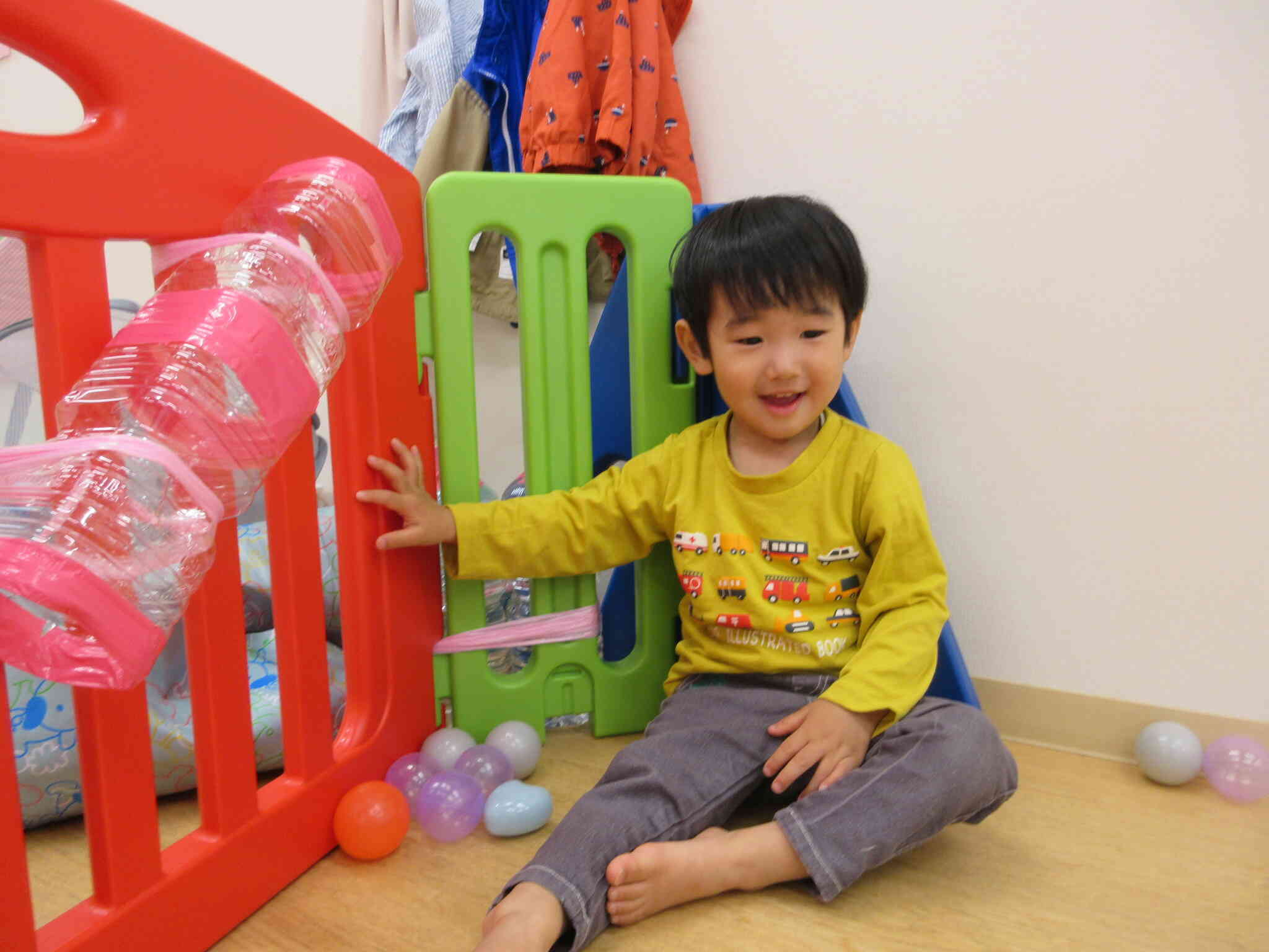 ボール遊びをしたよ！（1，2歳児　あひる、うさぎ組）