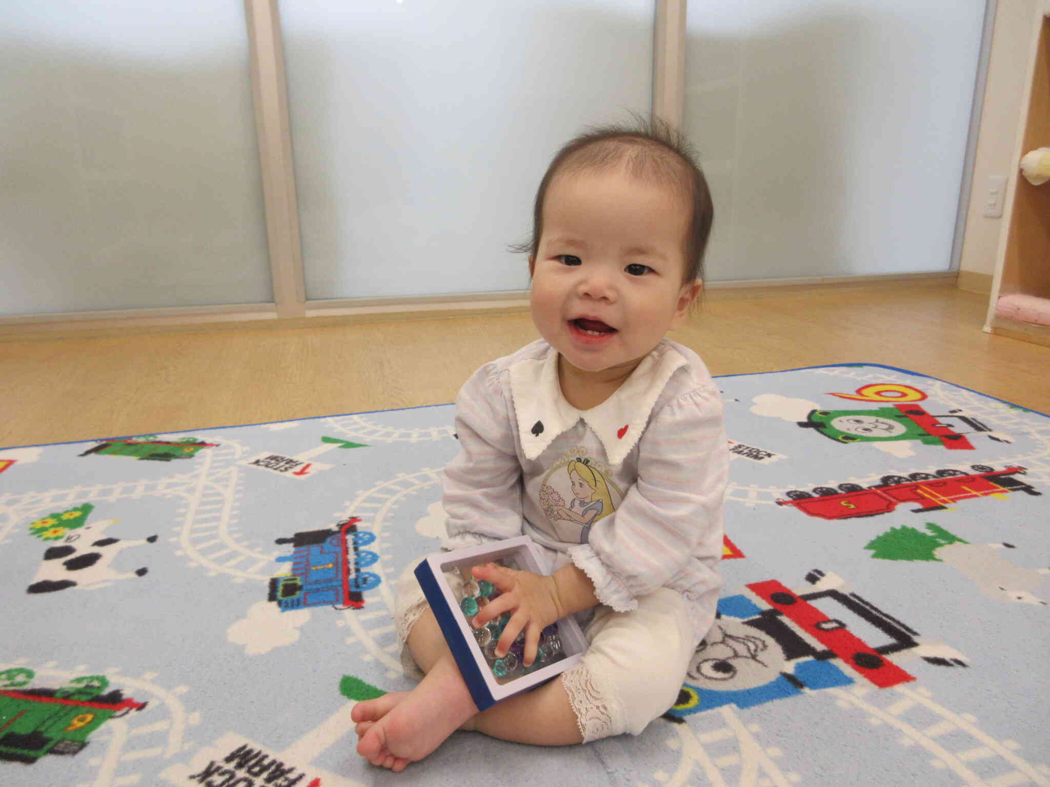 感触遊びを楽しみました！(０歳児　ひよこ組）
