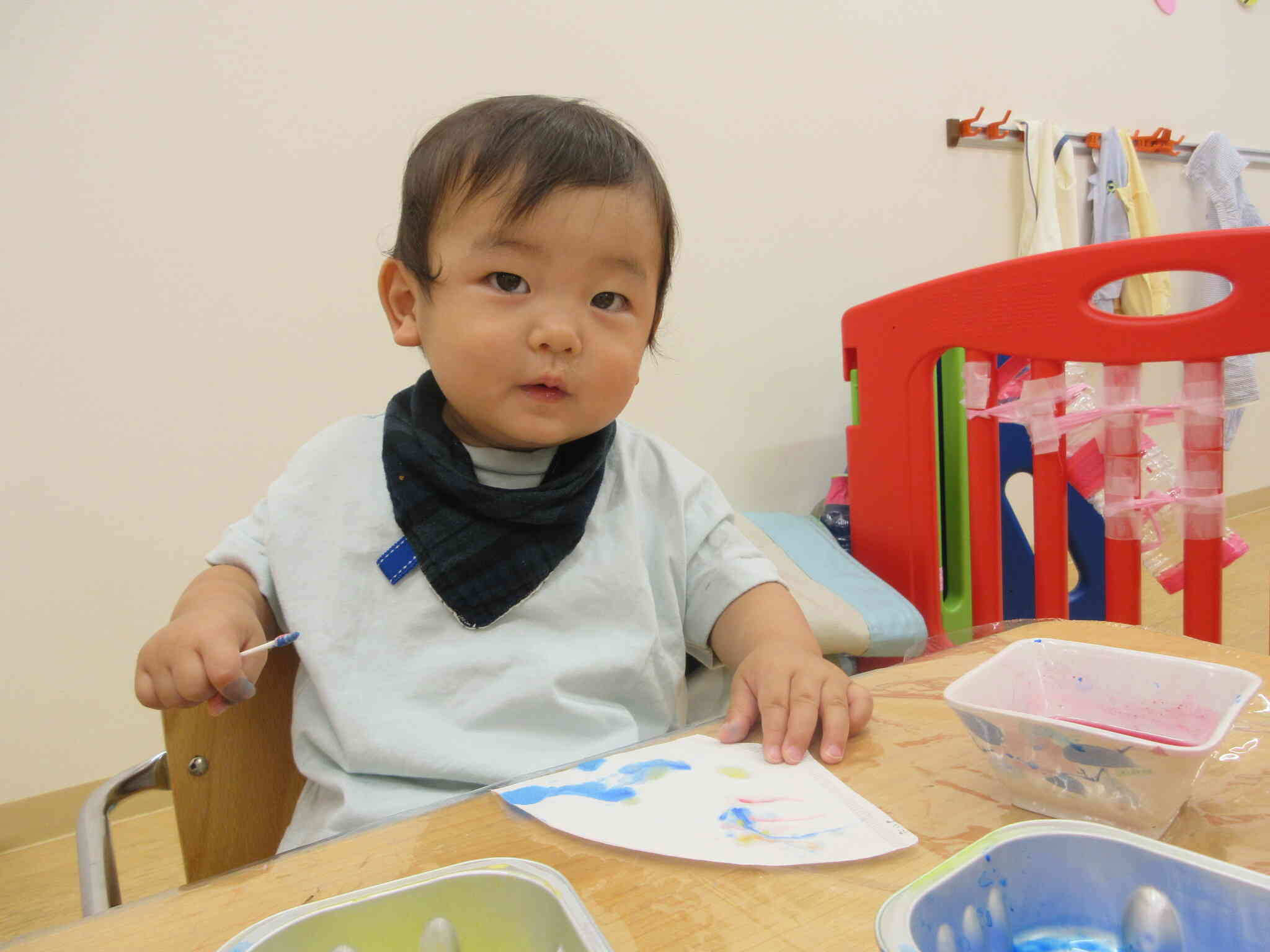 てるてるぼうずの製作をしたよ！（１歳児　あひる組）