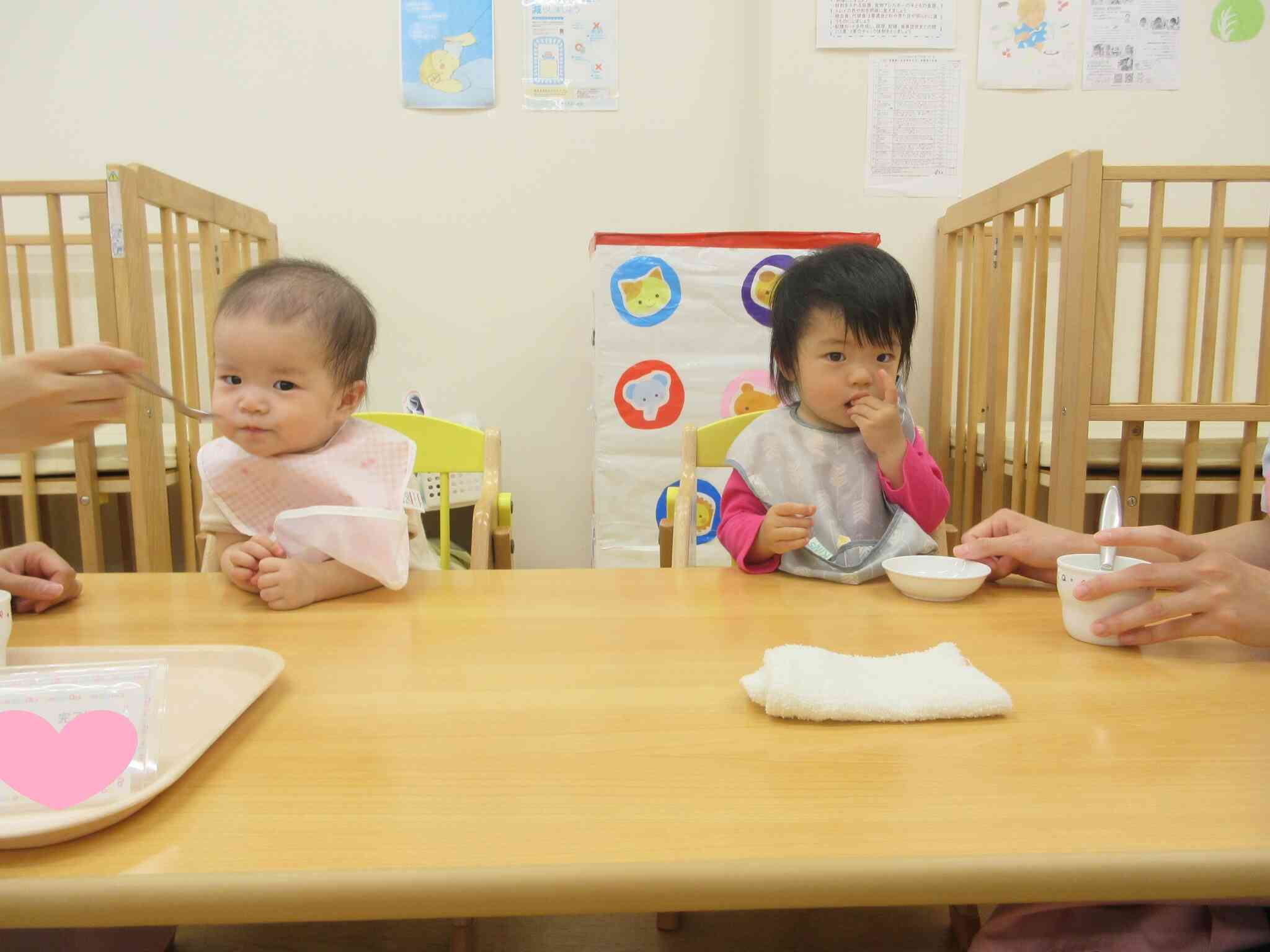 お友だちとおやつを食べると美味しいね！