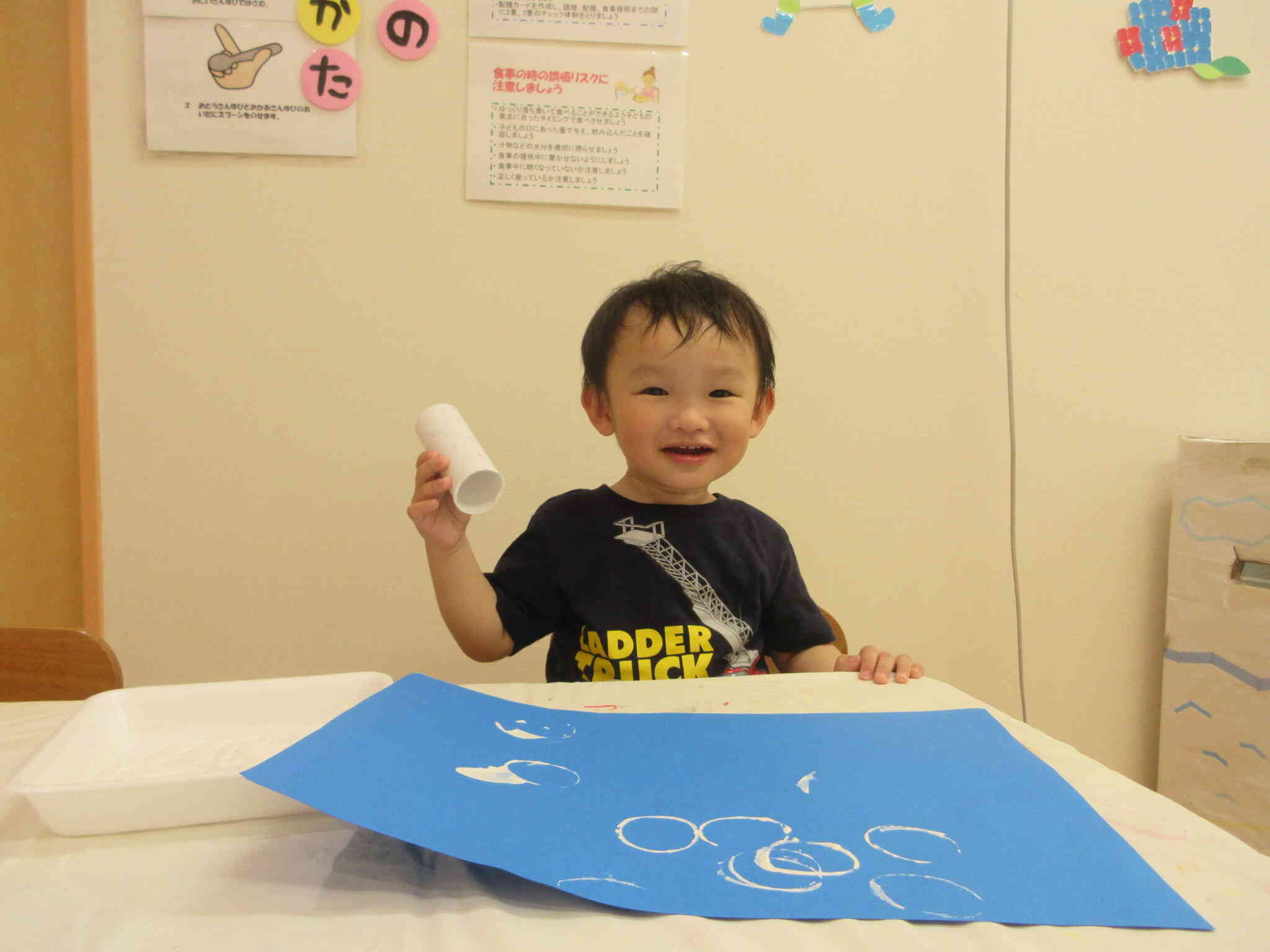 海の製作をしました！（1歳児　あひる組）
