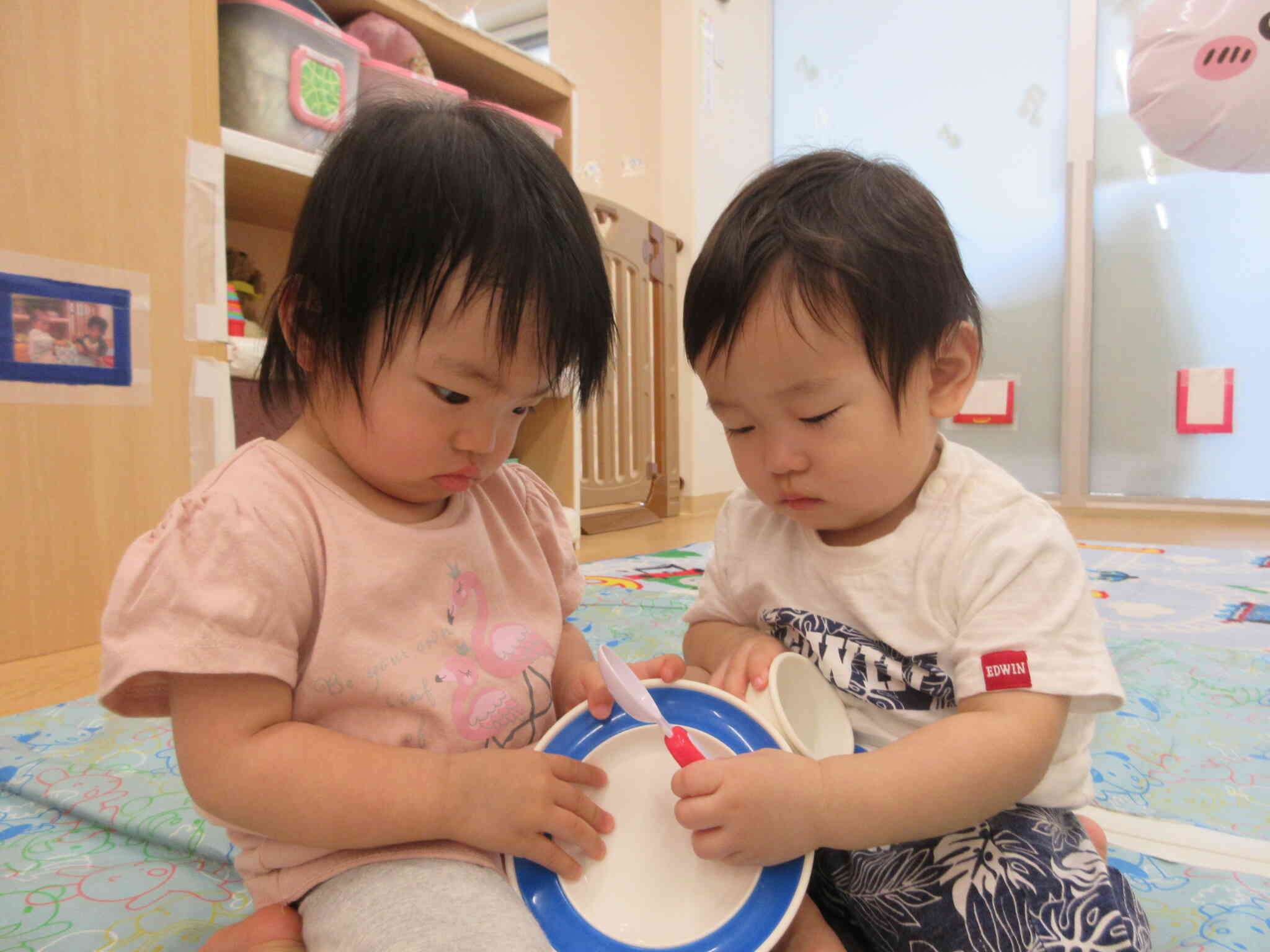 一時保育のお友だちとも、おもちゃの貸し合いっこをして仲良く遊んでいました☆