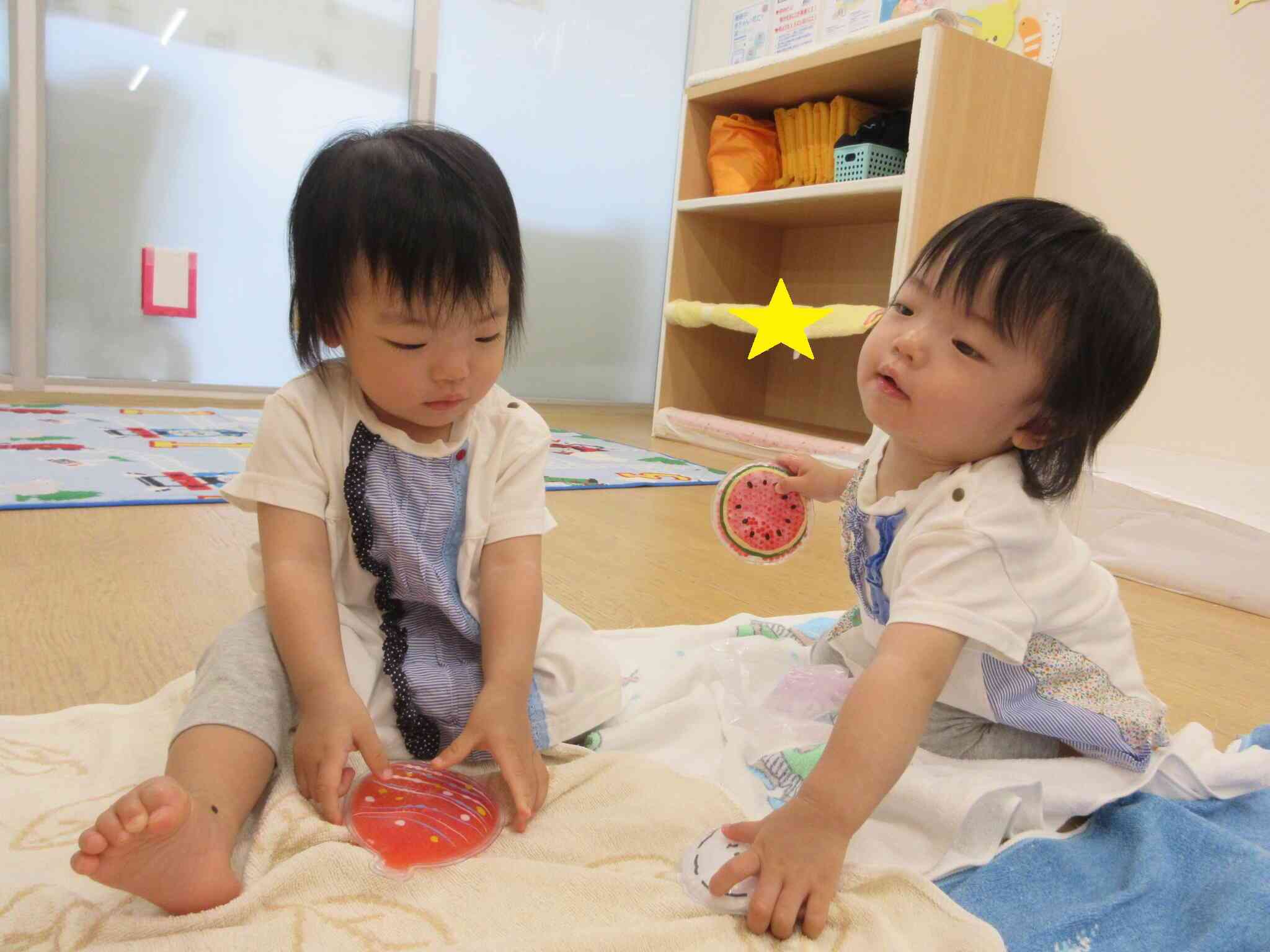 氷遊びをしたよ♪（ひよこ組）