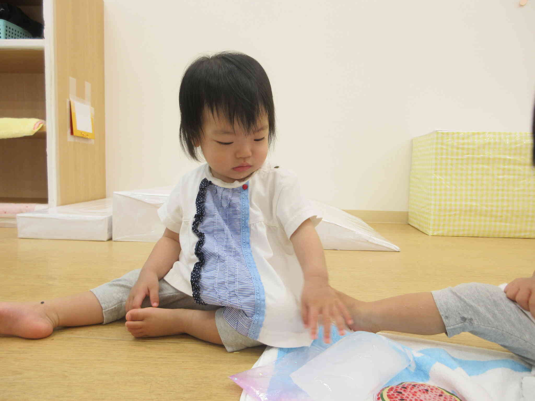 大きな氷に興味をもってたくさん触れました！