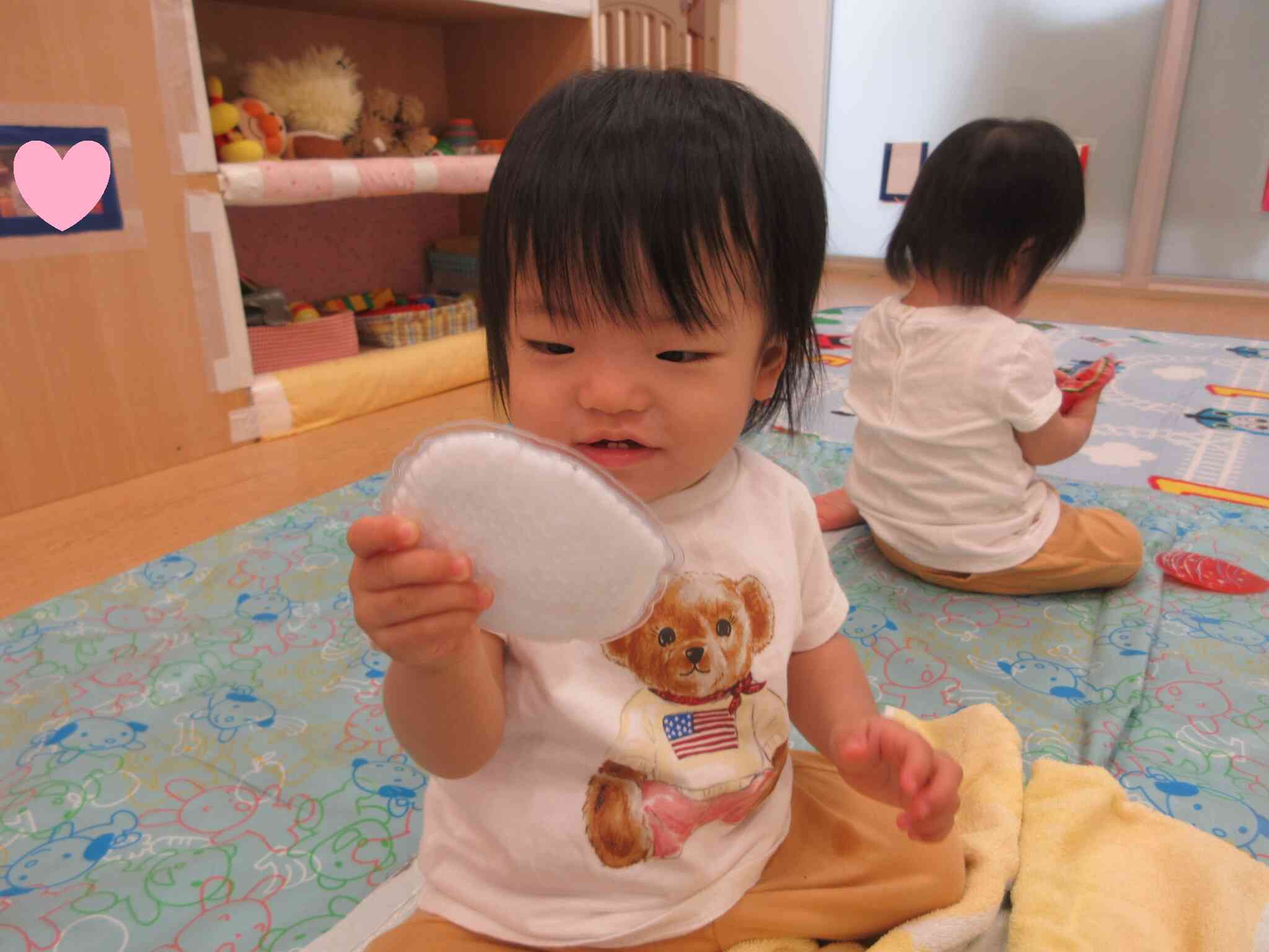 保冷剤、冷たくて気持ちいいね♪