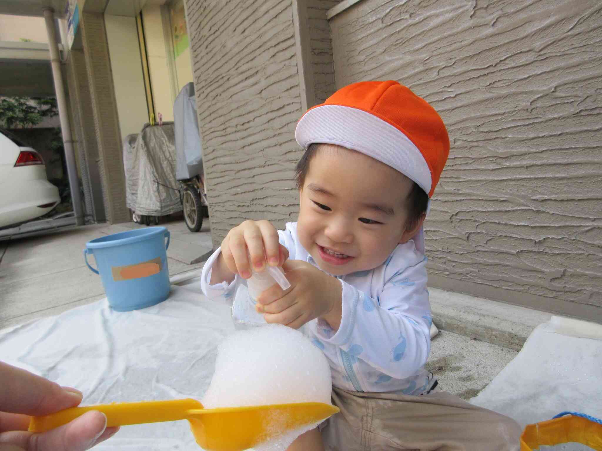 泡に向かって水をかけてみよう！