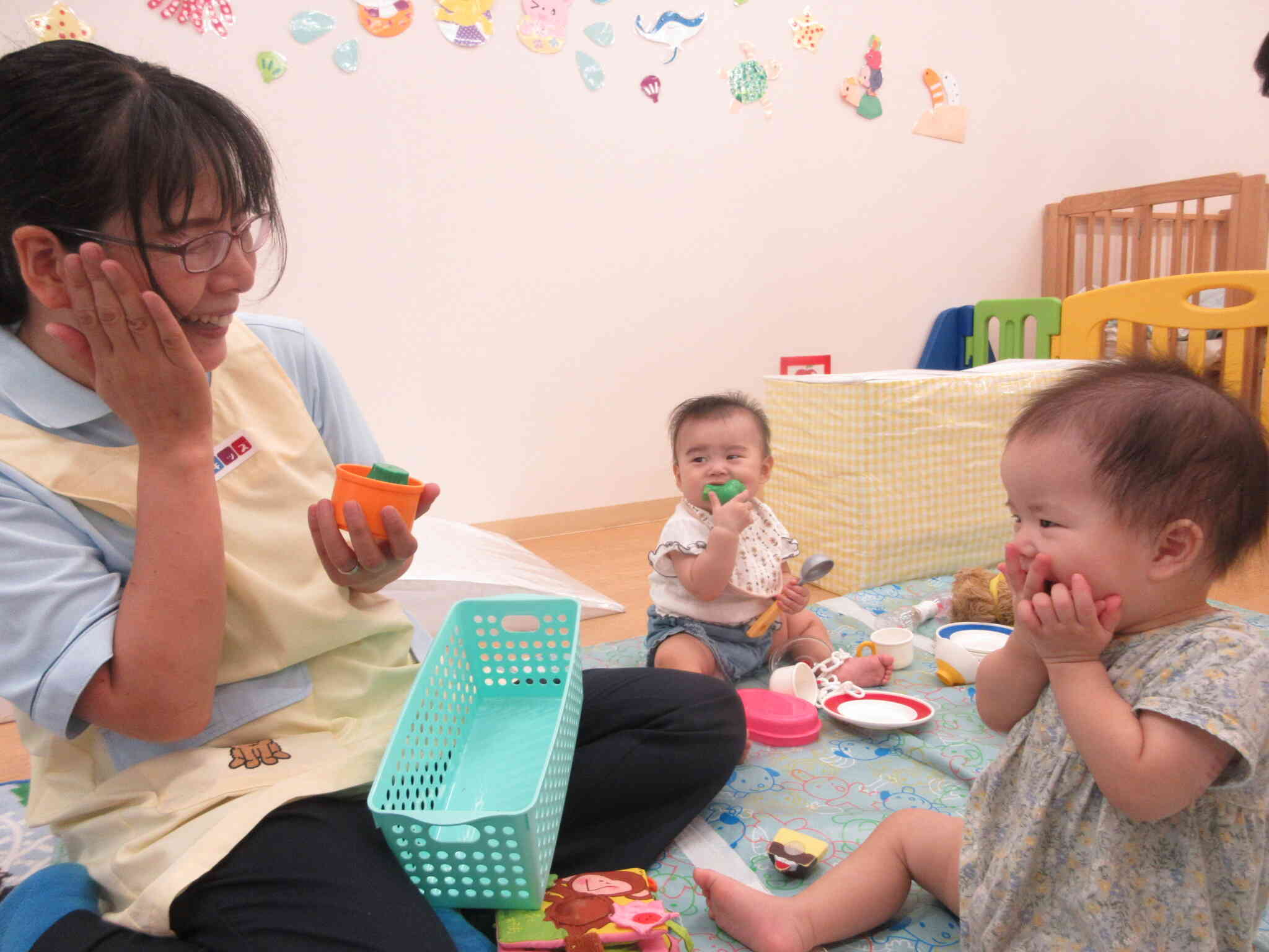 おままごと遊びで「美味しいね！」一緒にニコニコ♪