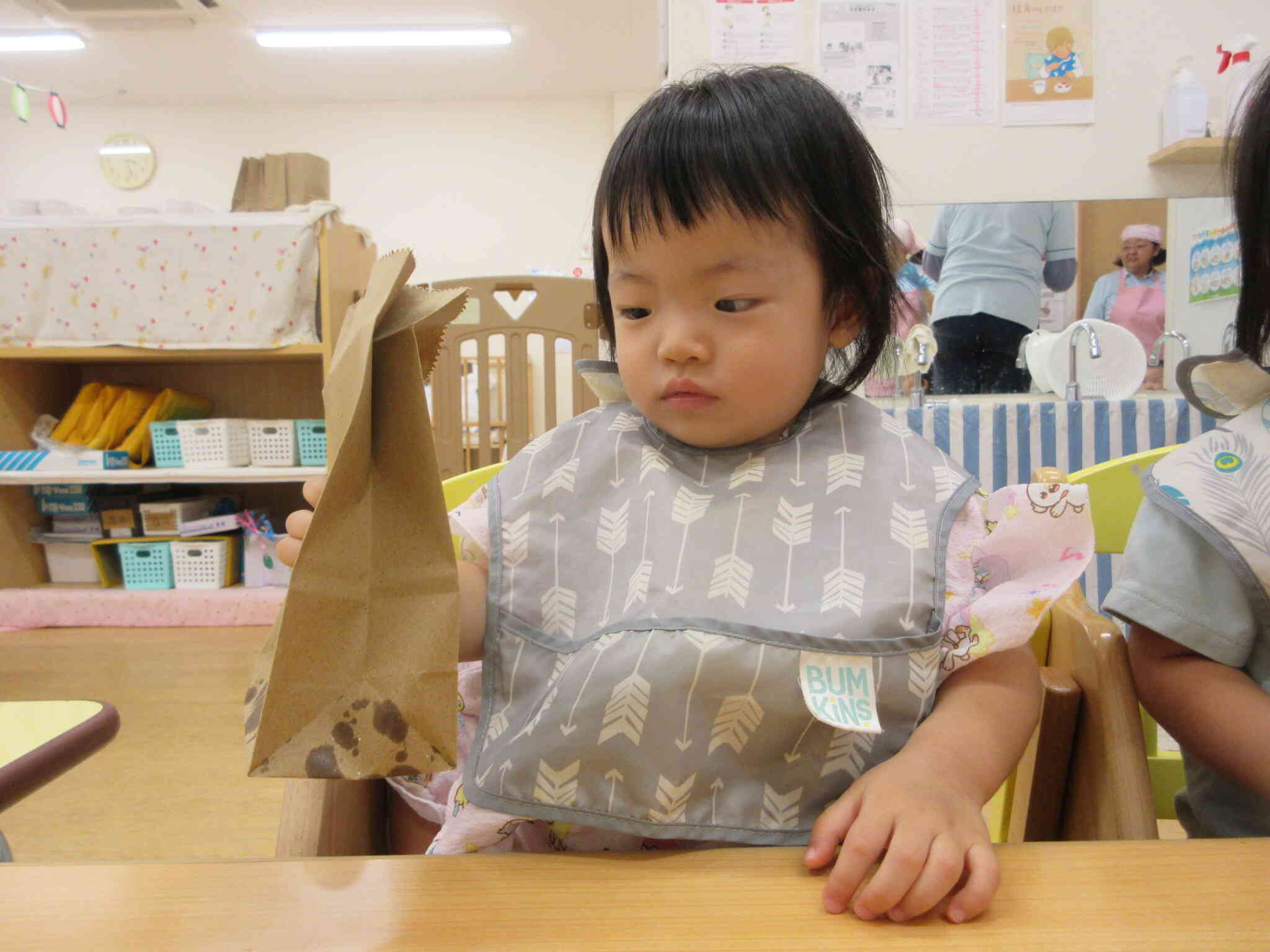 ひよこ組さんも、一生懸命シャカシャカ！
